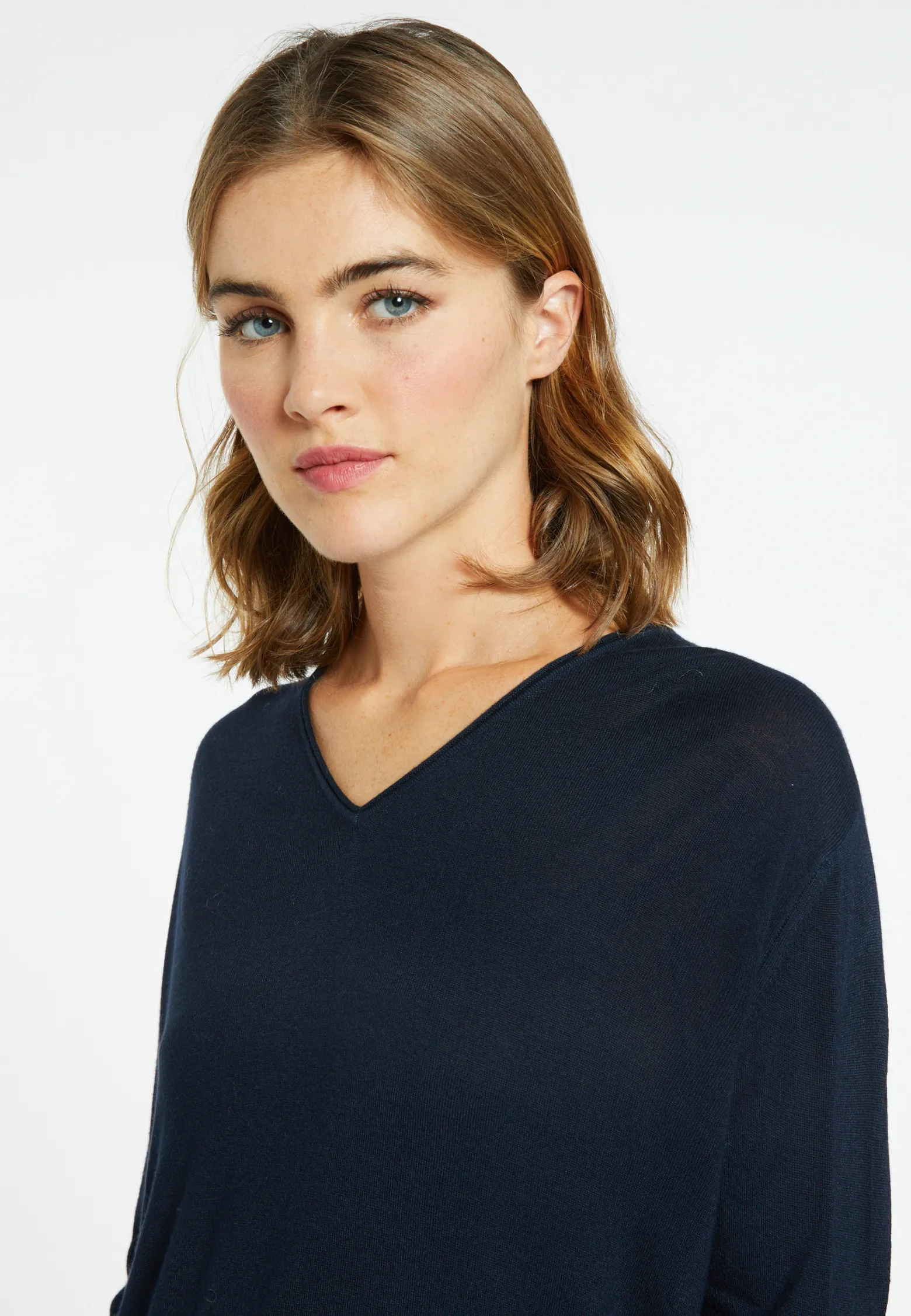 Montagut Bamboo cashmere V-neck T-shirt - Aeline