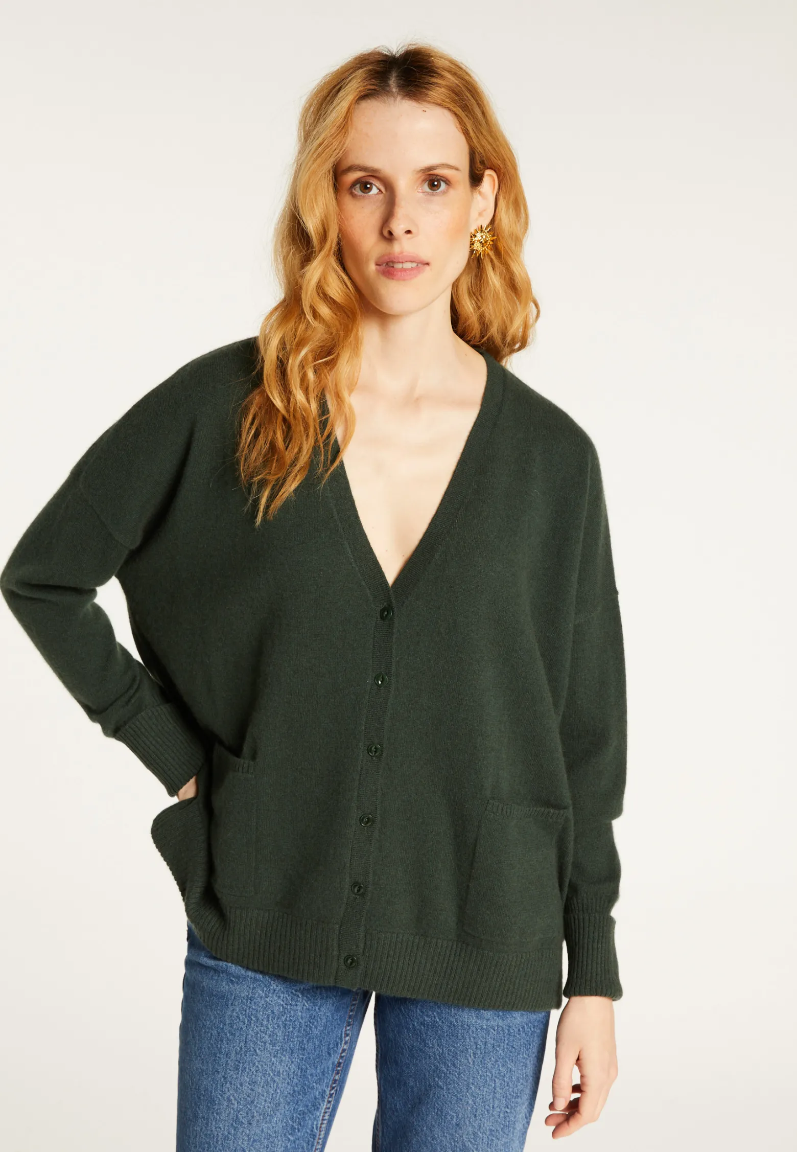 Montagut Buttoned V-neck cardigan with cashmere pockets - Achilla