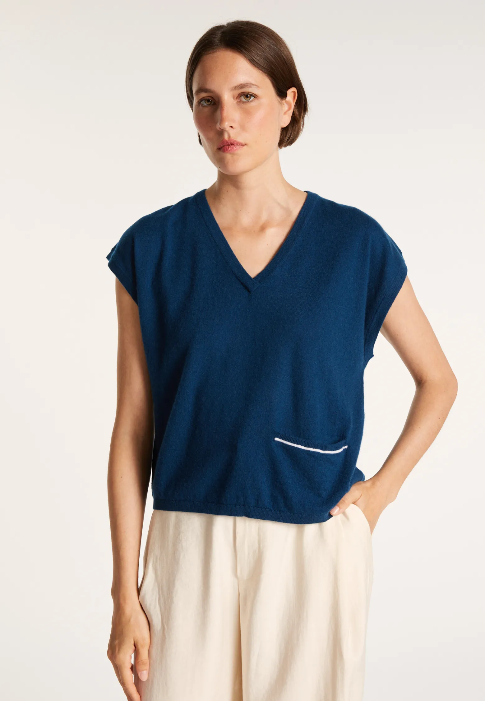 Montagut Cashmere Linen V-neck T-shirt - Meg