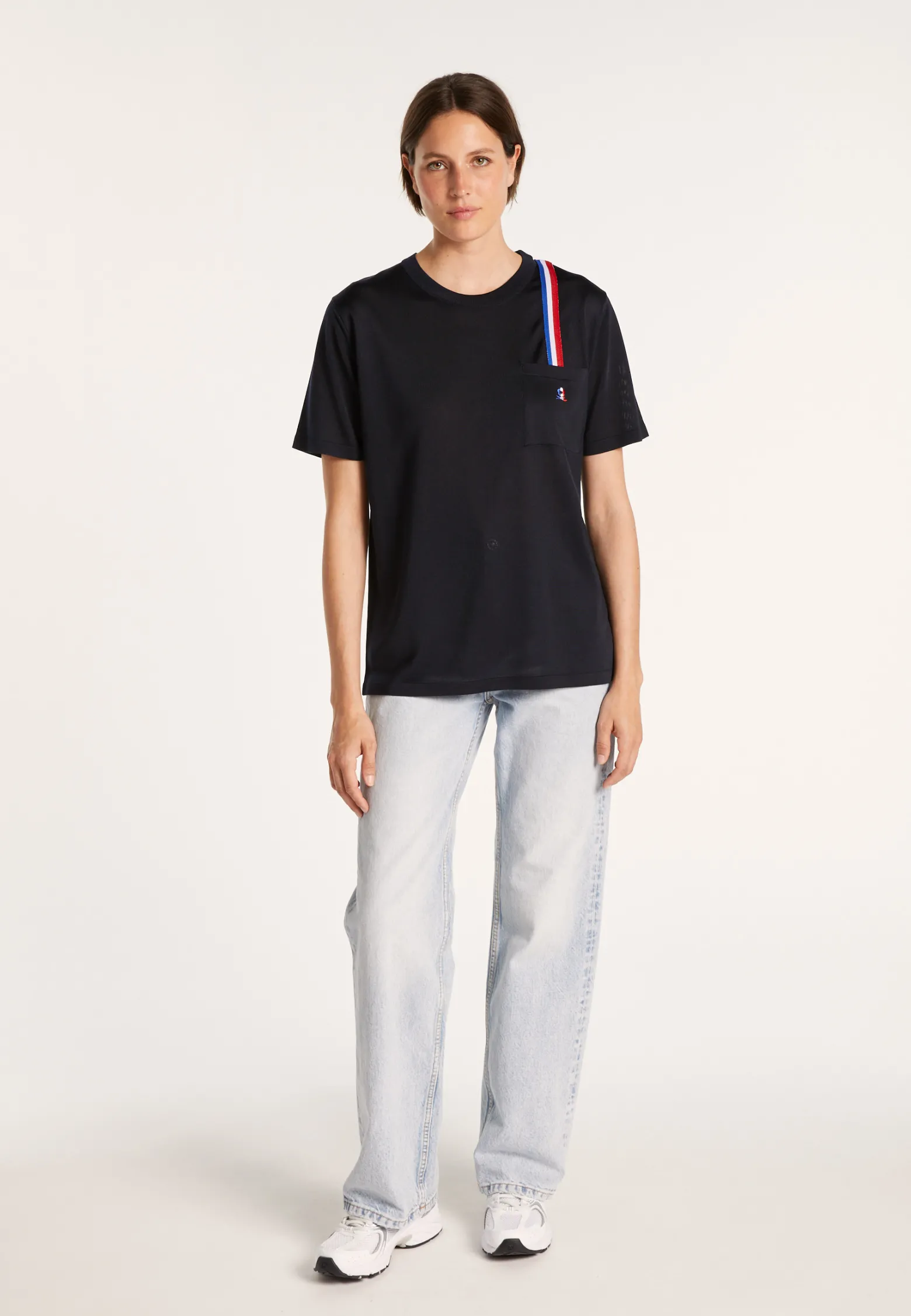 Montagut Fil Lumière Unisex T-shirt - Achille
