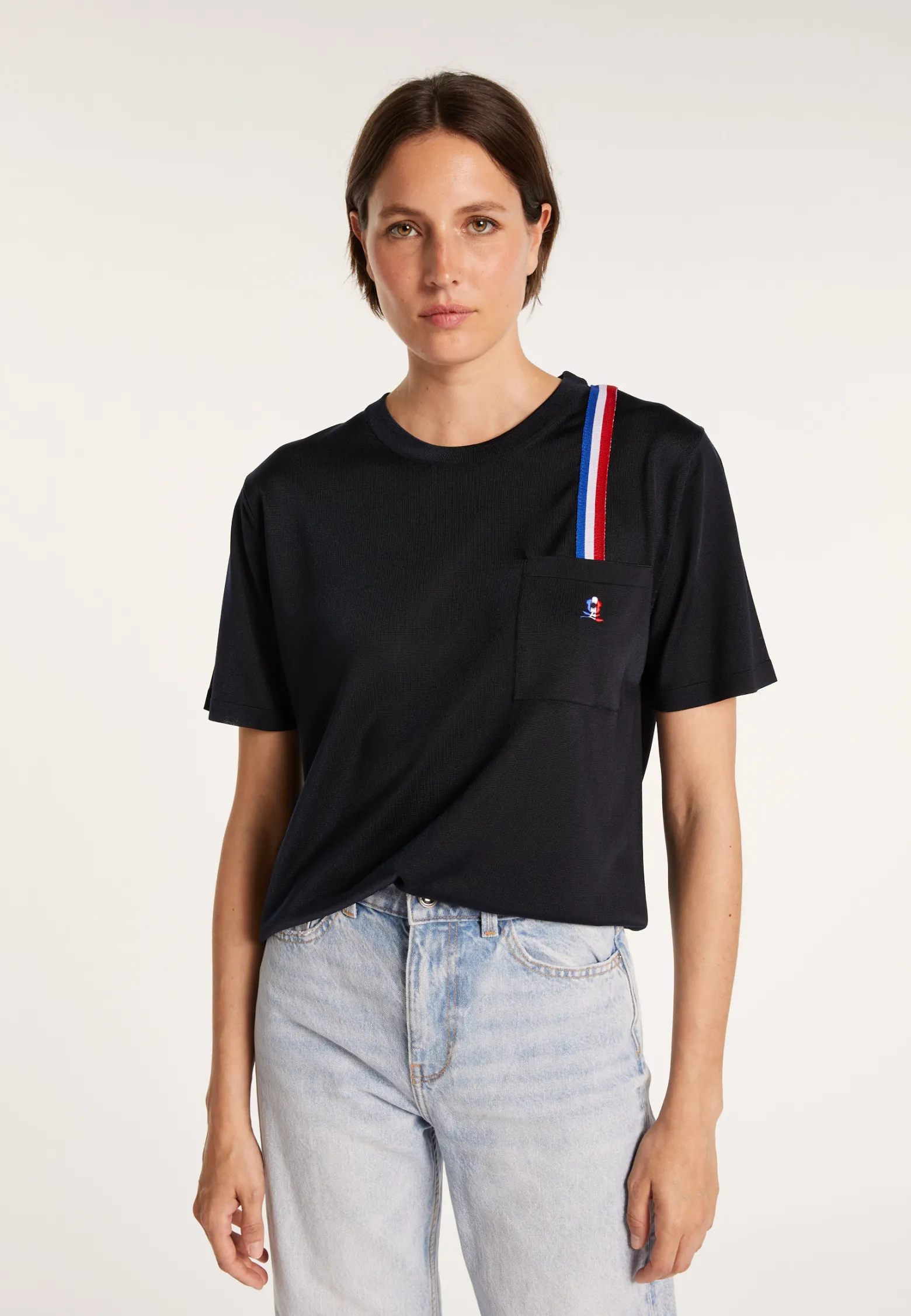 Montagut Fil Lumière Unisex T-shirt - Achille