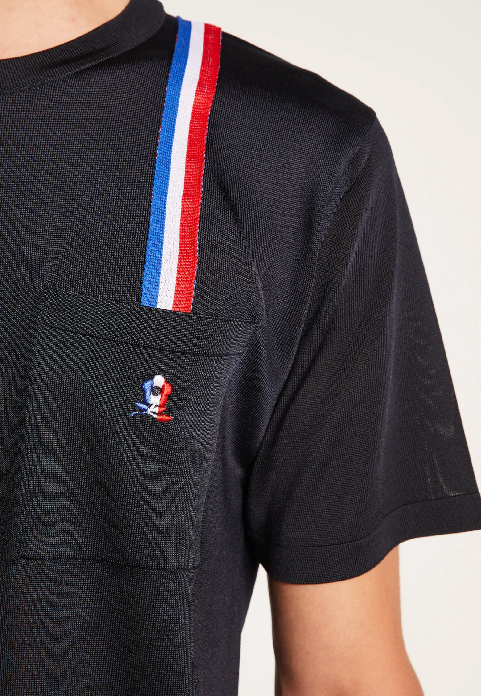 Montagut Fil Lumière Unisex T-shirt - Achille