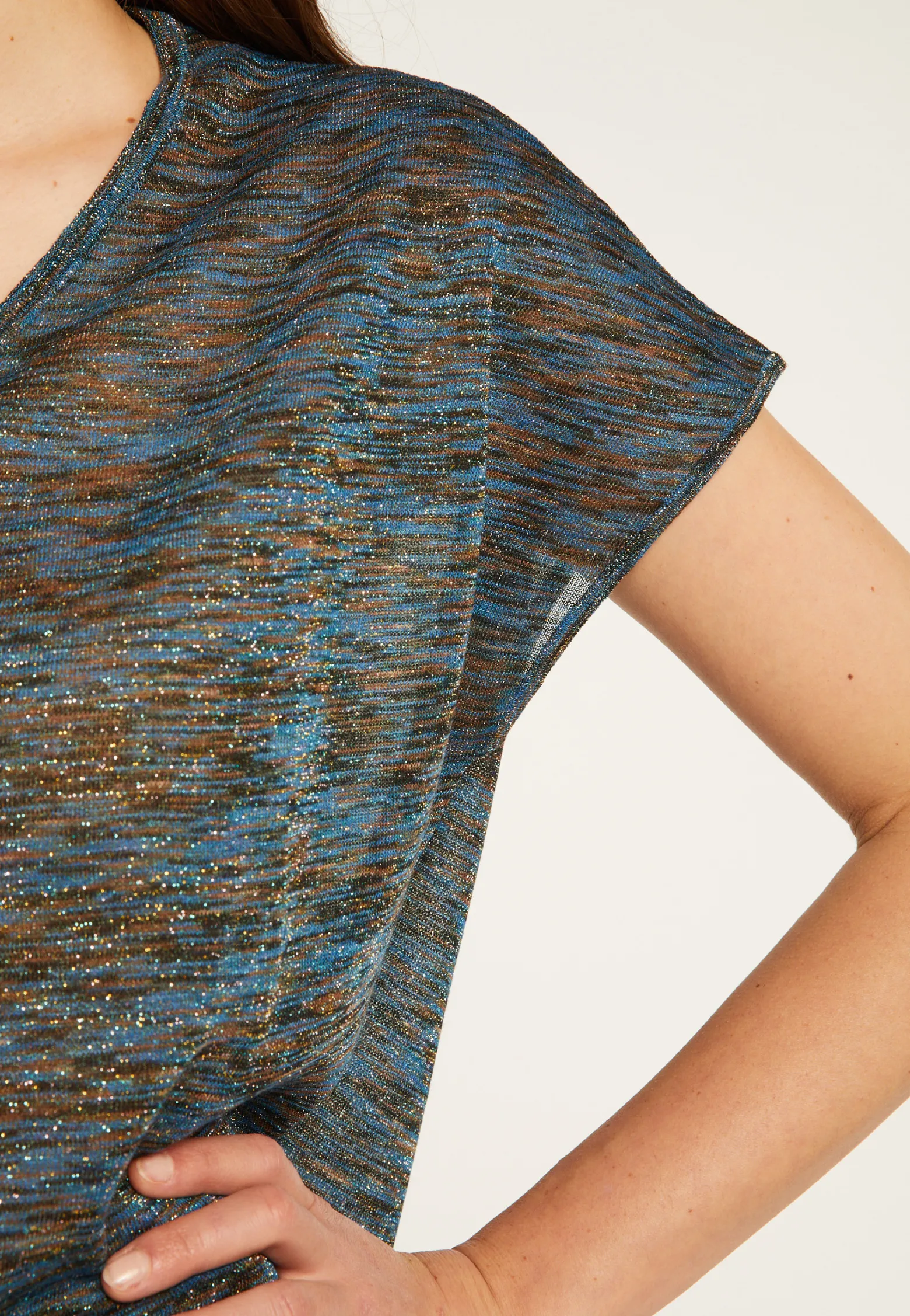 Montagut Iridescent V-neck T-shirt - Dolores