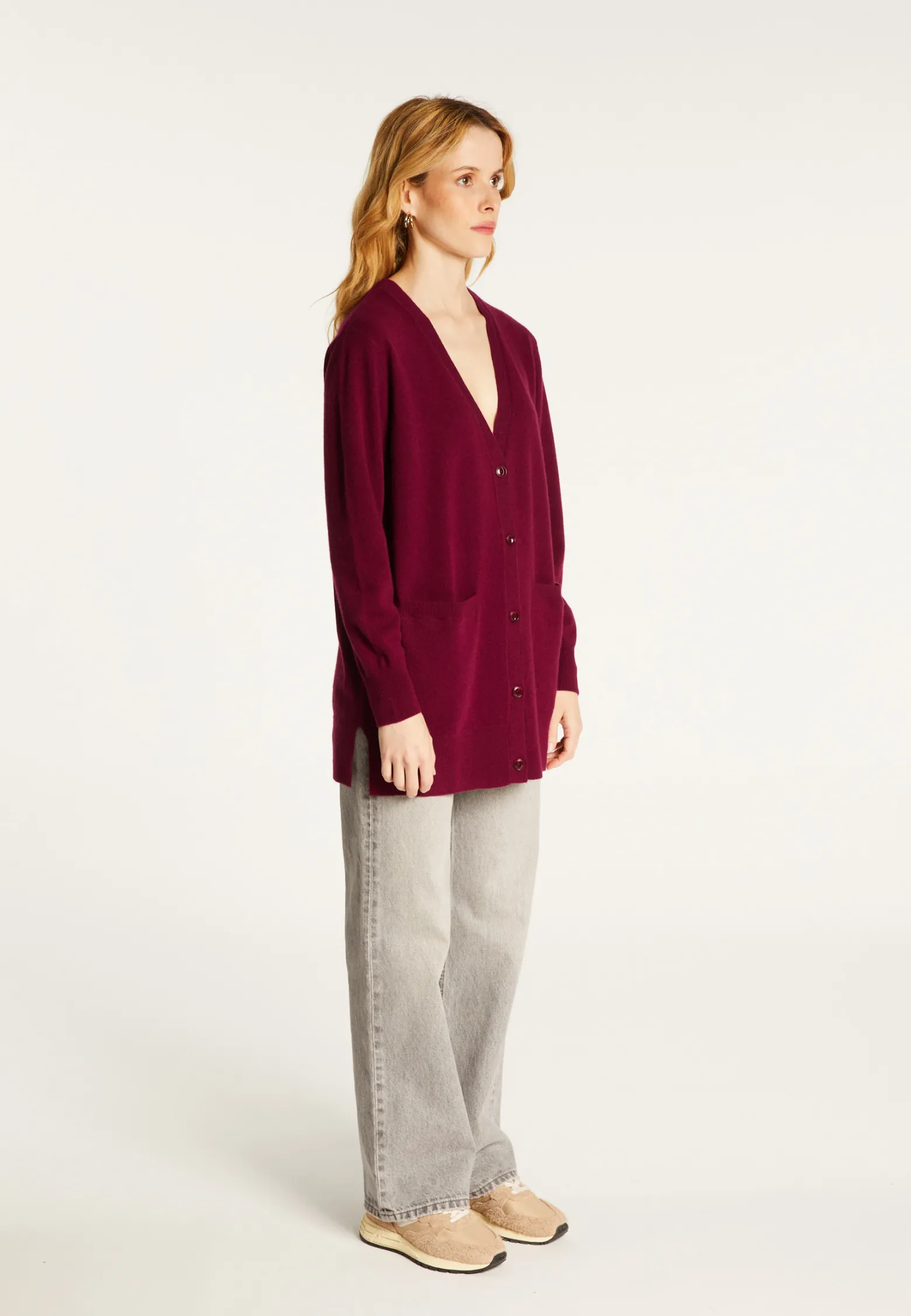 Montagut Long V-neck cashmere cardigan with slits and pockets - Aden