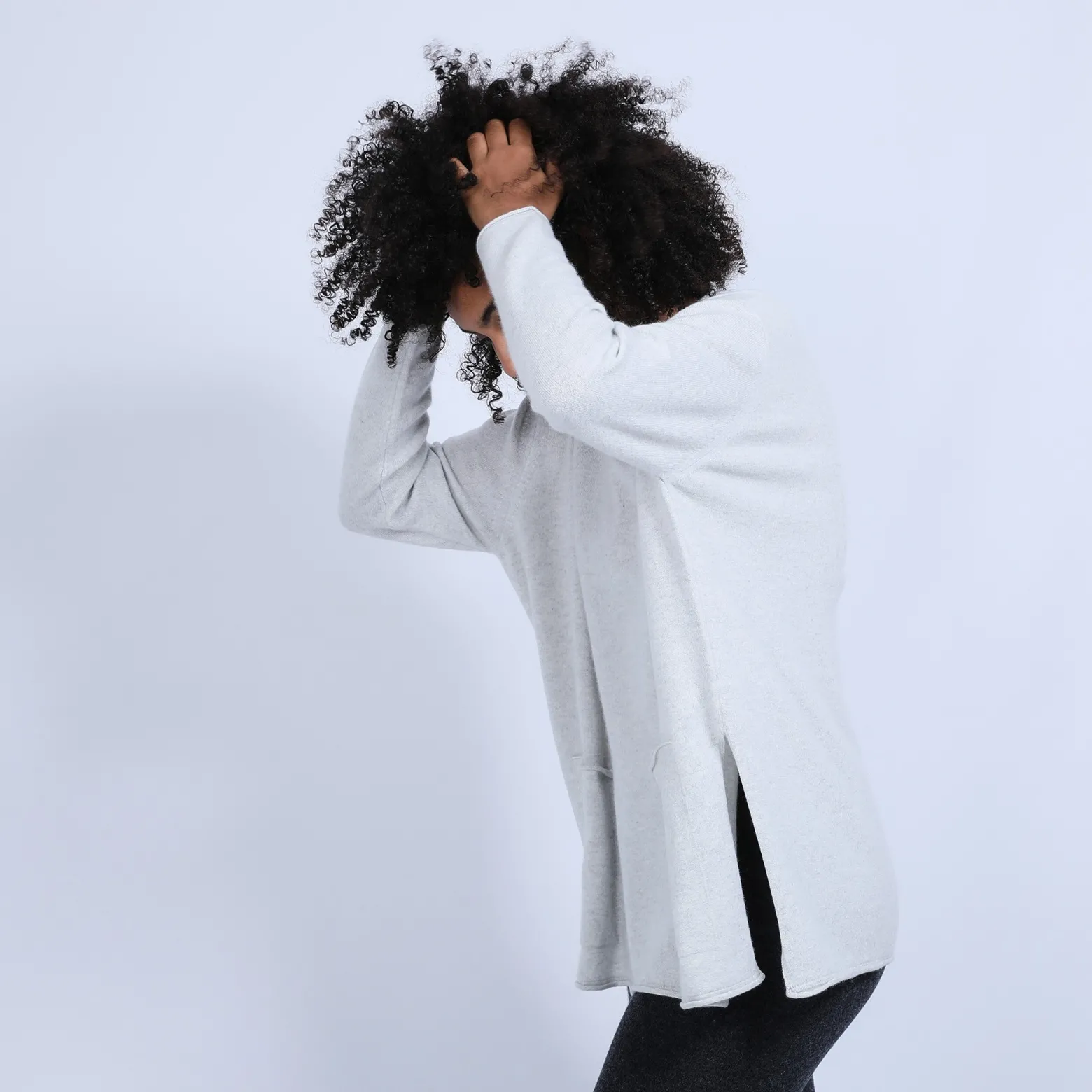 Montagut Loose V-neck cashmere jumper – Hilary