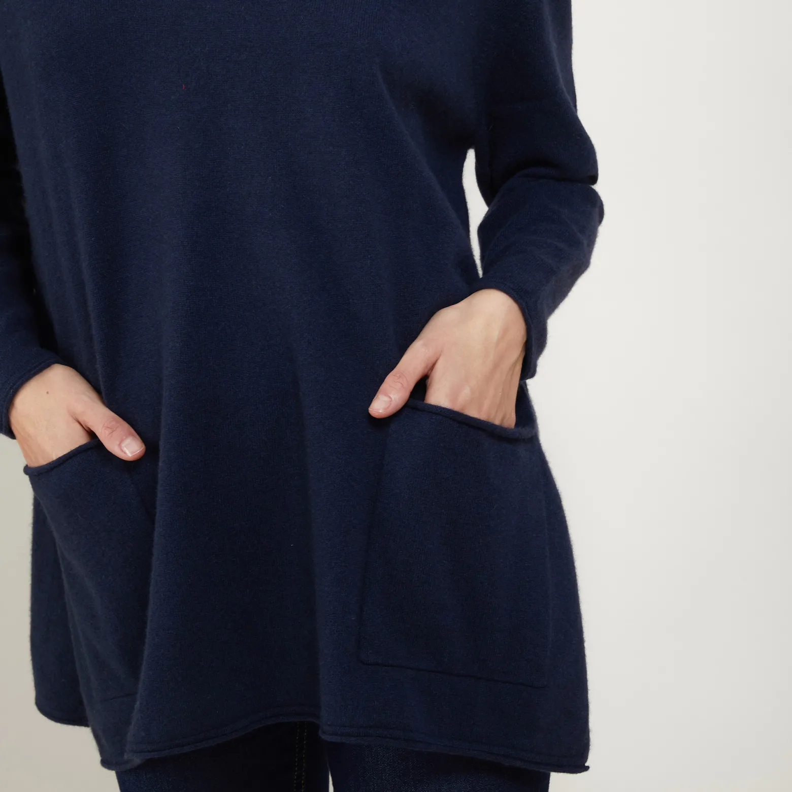 Montagut Loose V-neck cashmere sweater - Belinda
