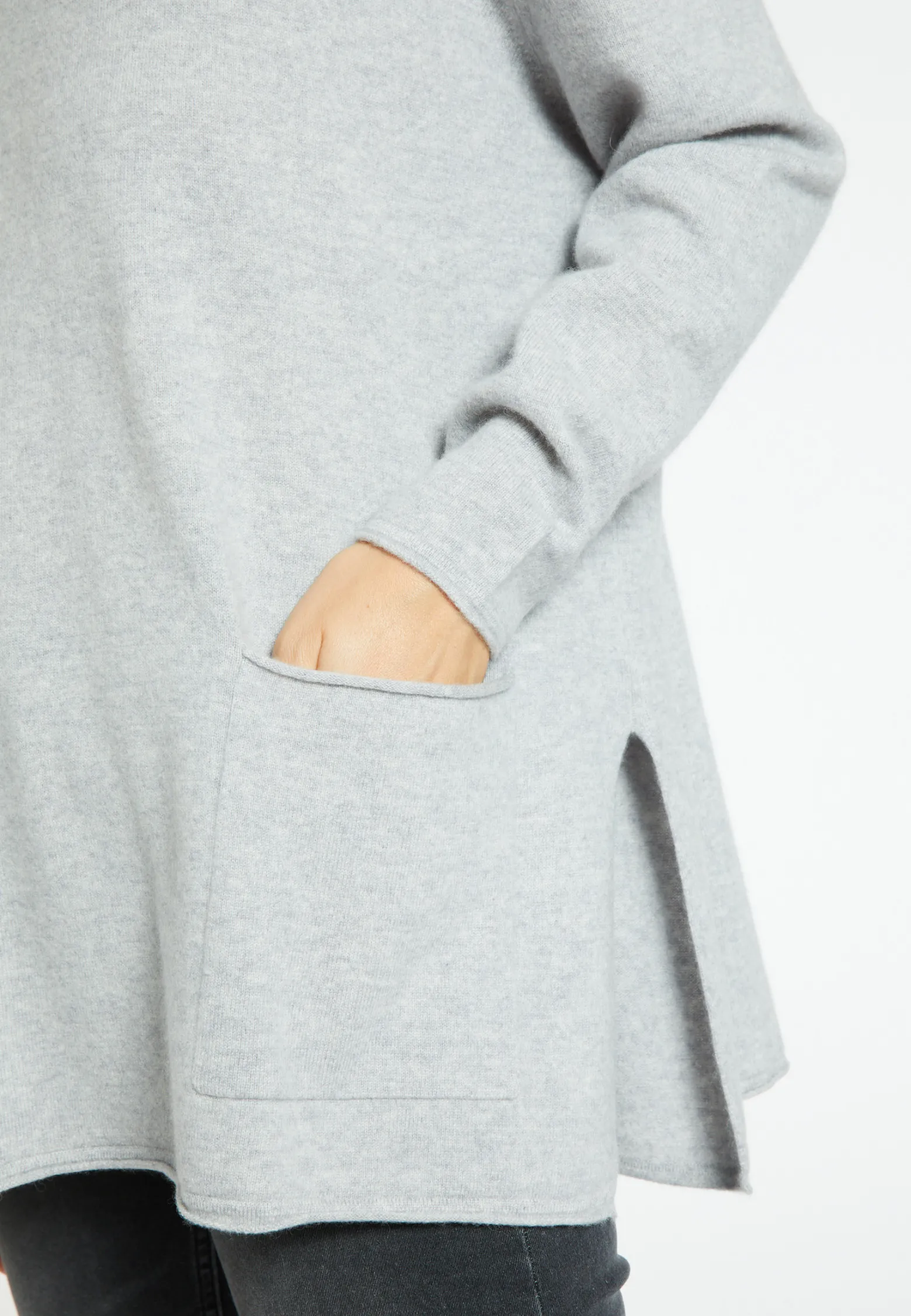 Montagut Loose V-neck cashmere sweater - Belinda