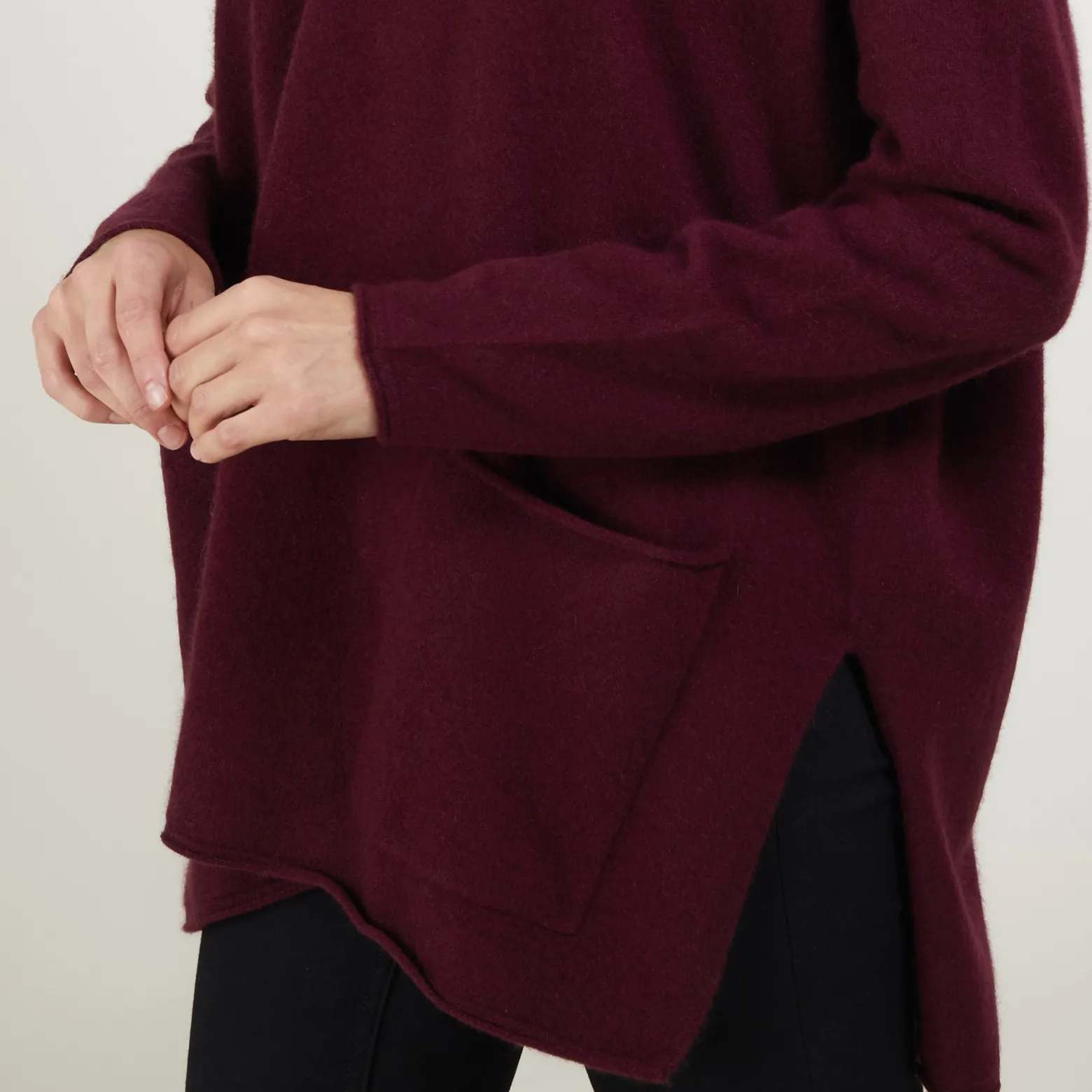 Montagut Loose V-neck cashmere sweater - Belinda