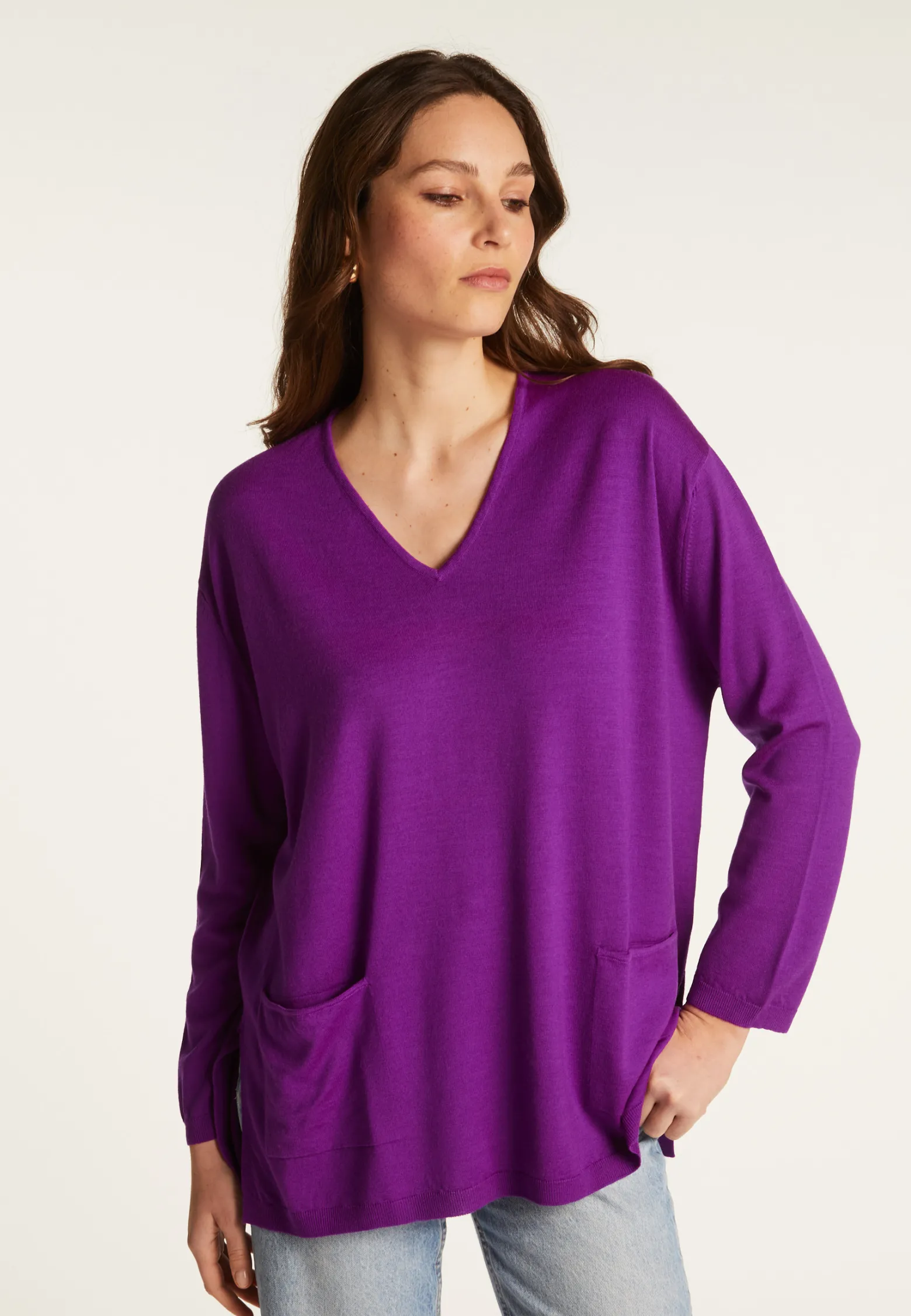 Montagut Loose V-neck sweater with pockets in merino wool - Albertine