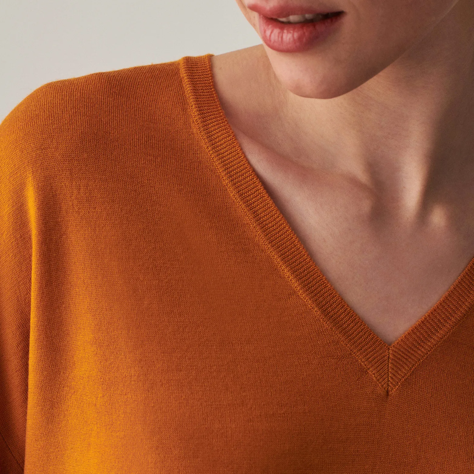 Montagut Merino wool V-neck sweater with slits - Aurora
