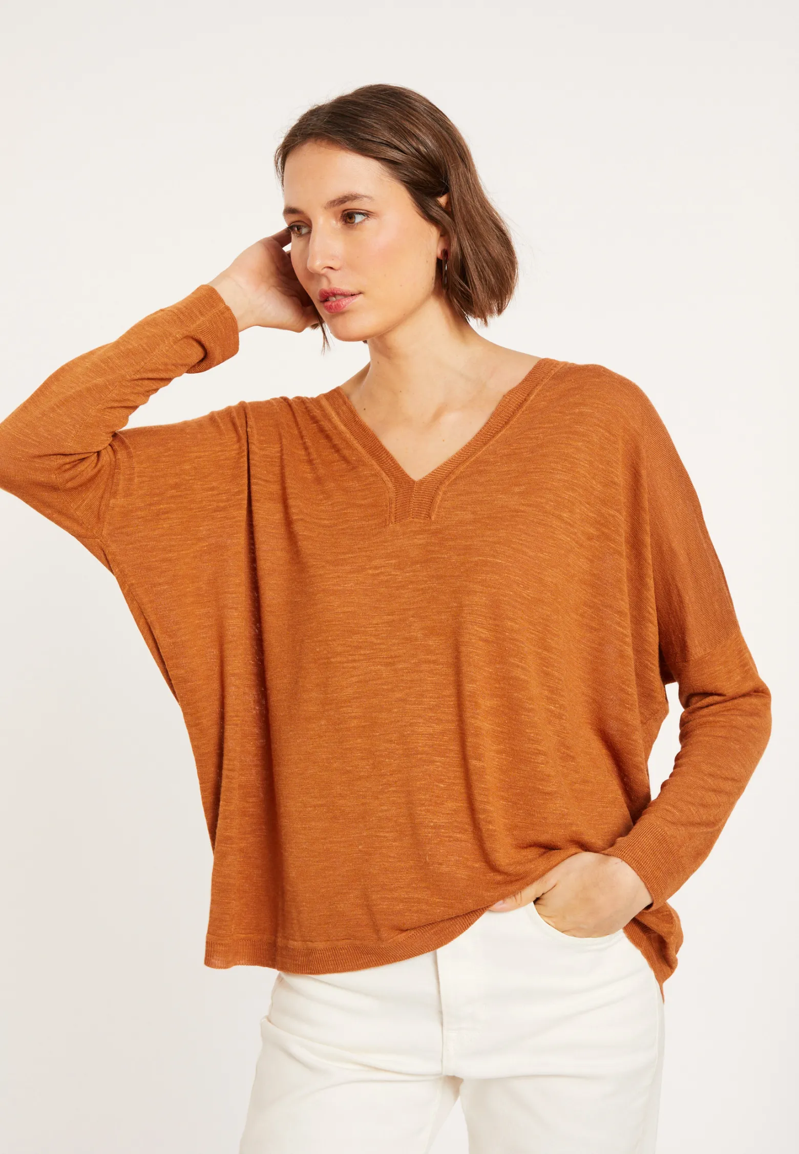 Montagut Oversized v-neck flamed linen t-shirt - Beja