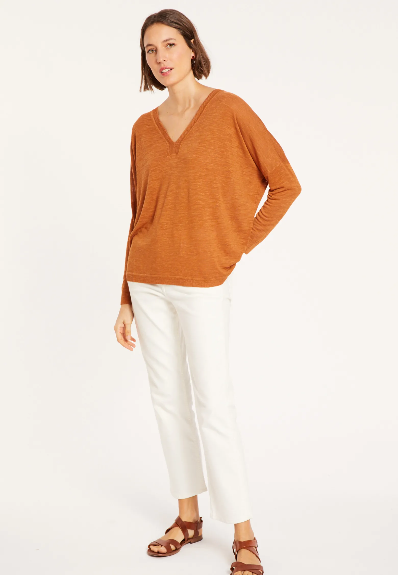 Montagut Oversized v-neck flamed linen t-shirt - Beja