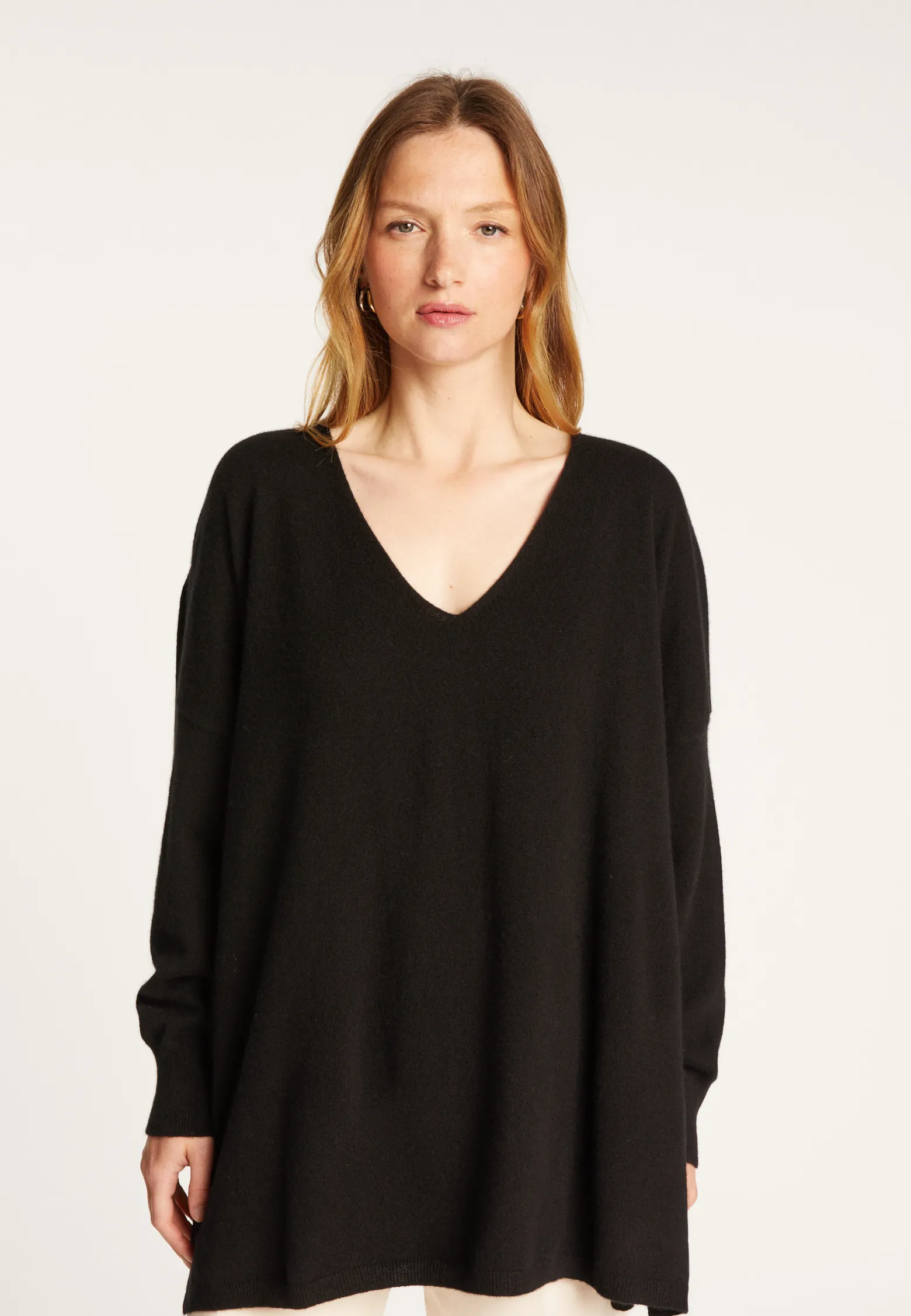 Montagut Oversized V-neck sweater in cashmere - Apolline