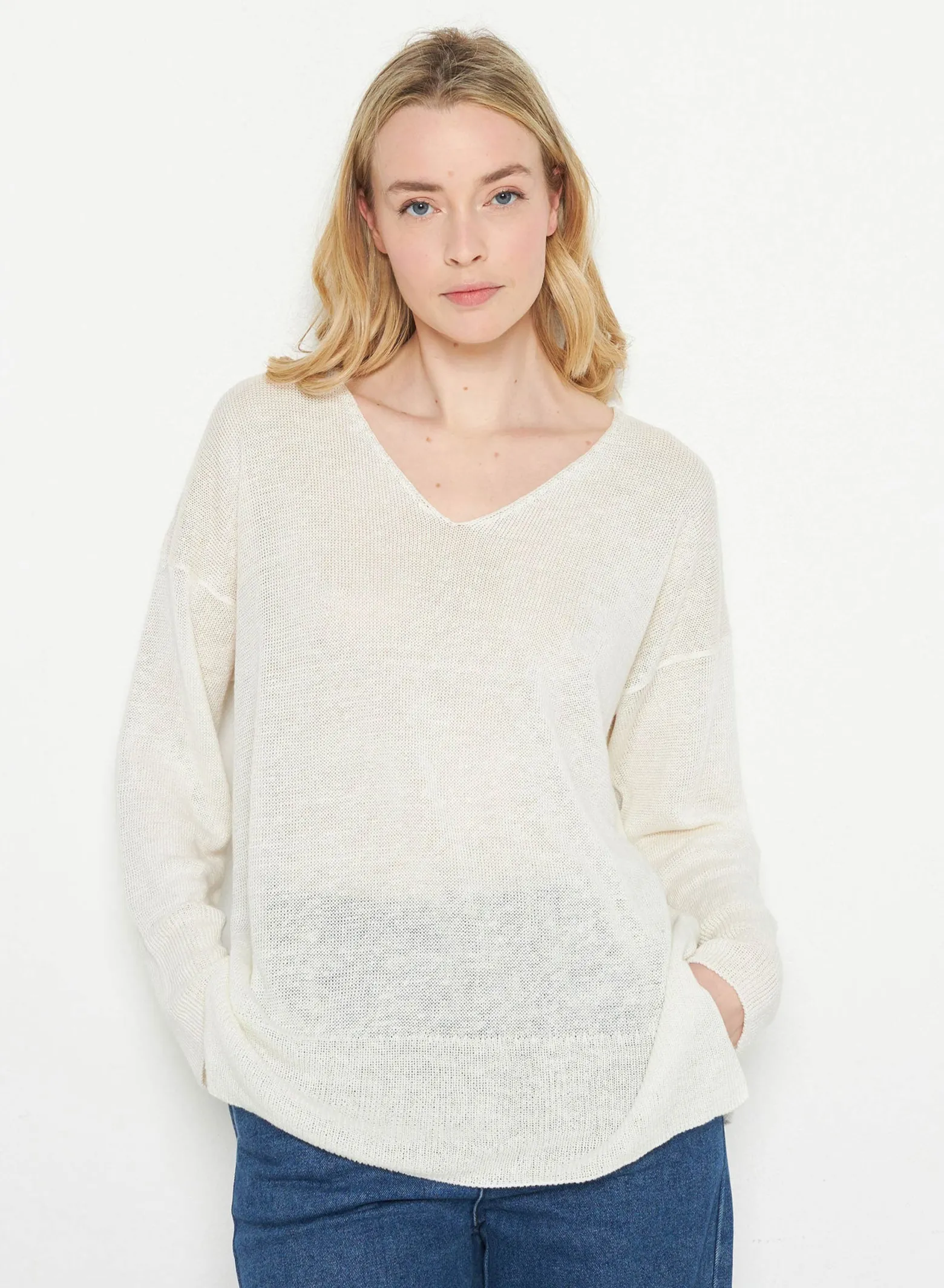 Montagut Oversized V-neck sweater in linen - Tiphaine