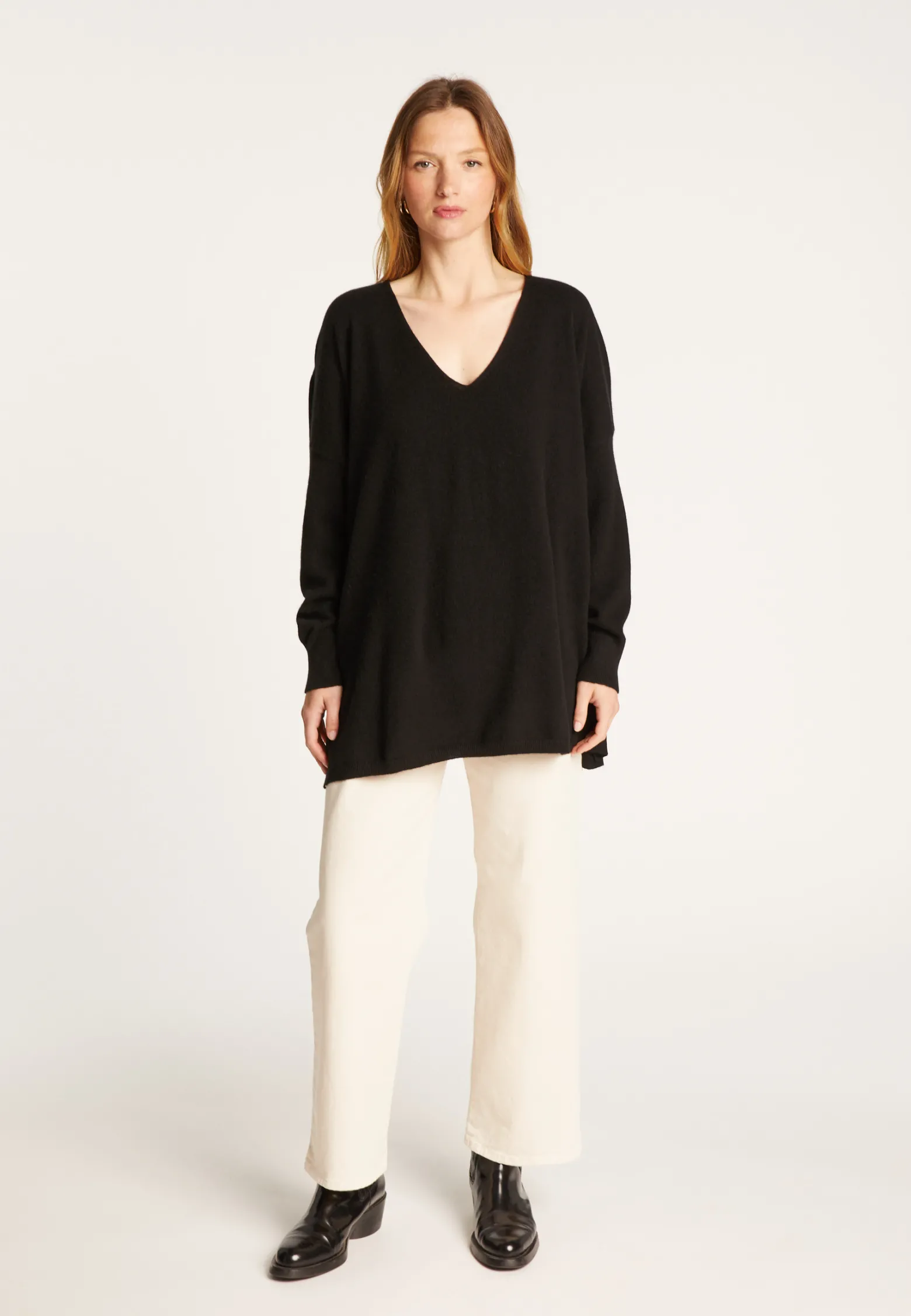Montagut Oversized V-neck sweater in cashmere - Apolline