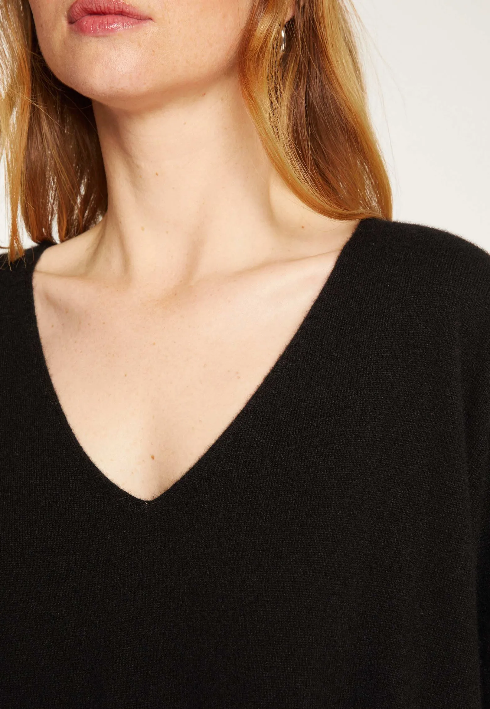 Montagut Oversized V-neck sweater in cashmere - Apolline