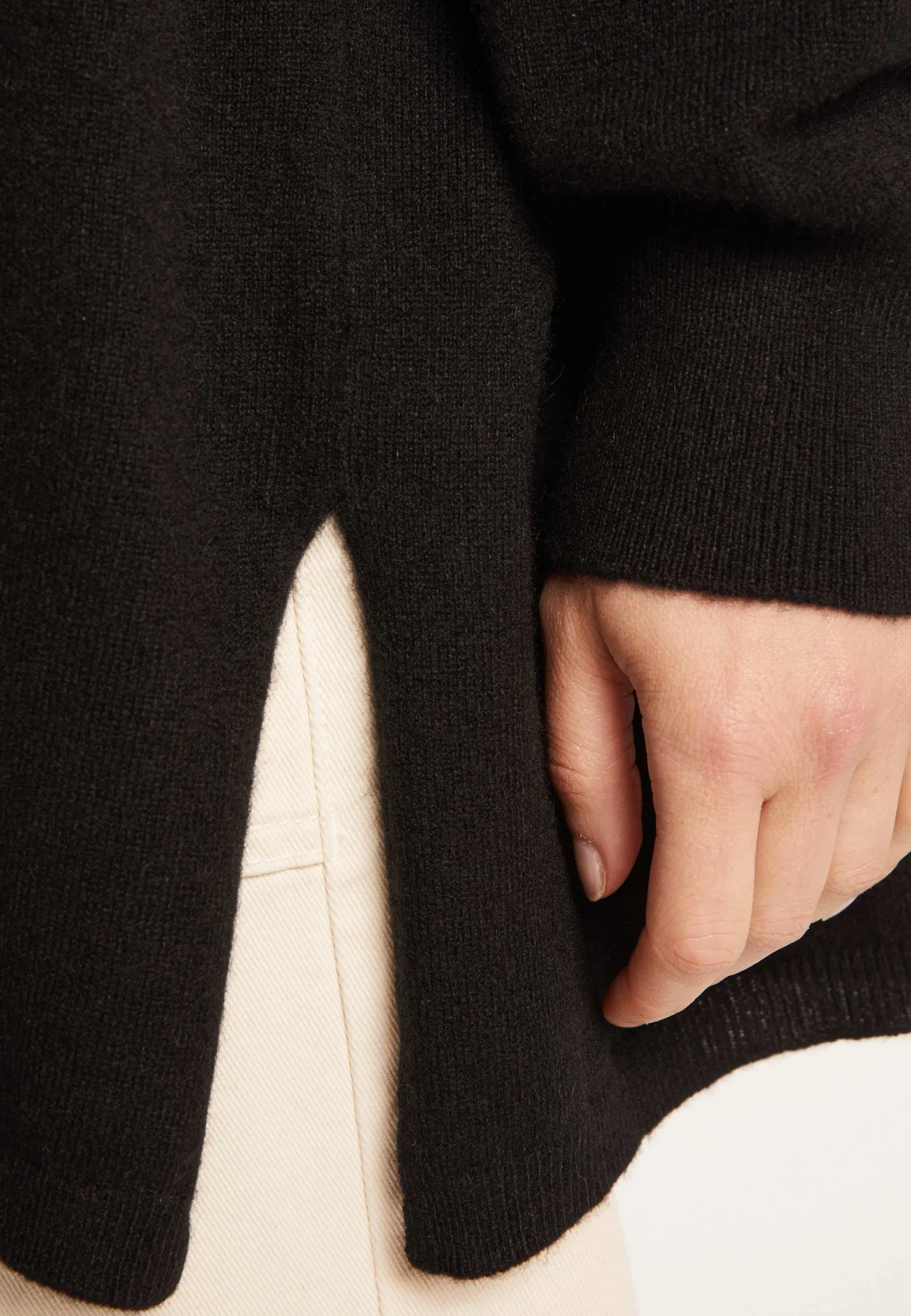 Montagut Oversized V-neck sweater in cashmere - Apolline
