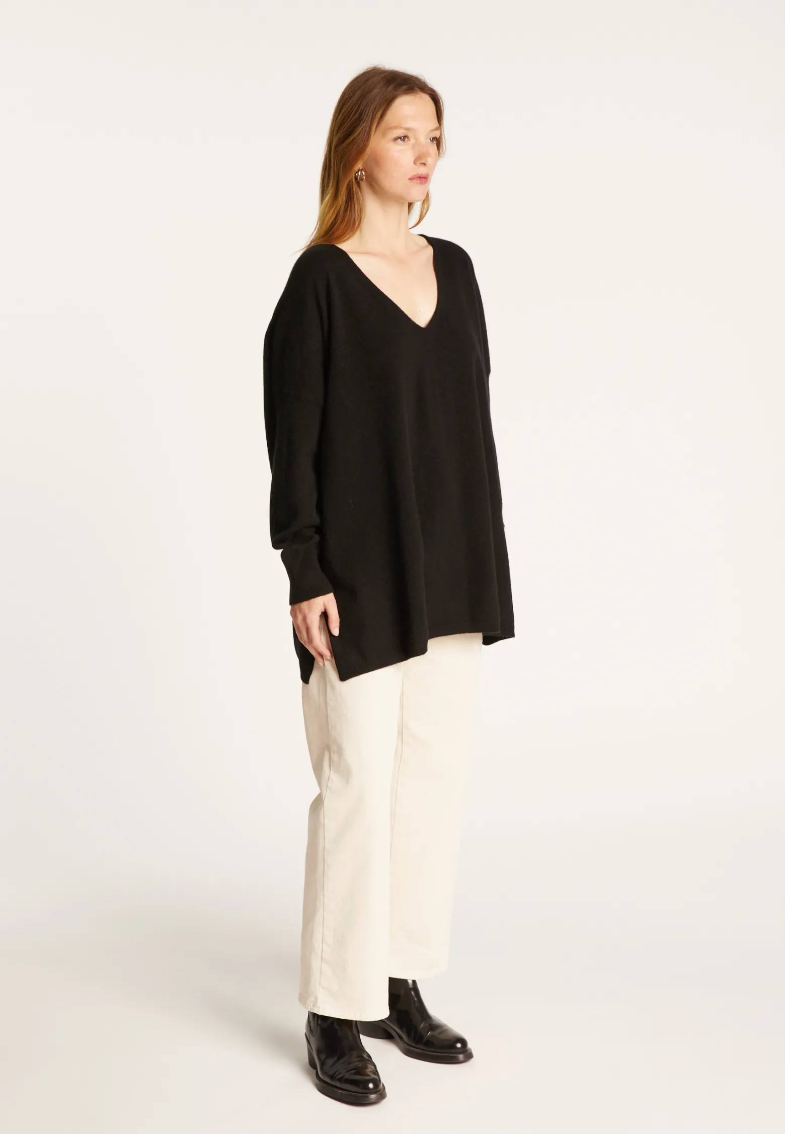 Montagut Oversized V-neck sweater in cashmere - Apolline