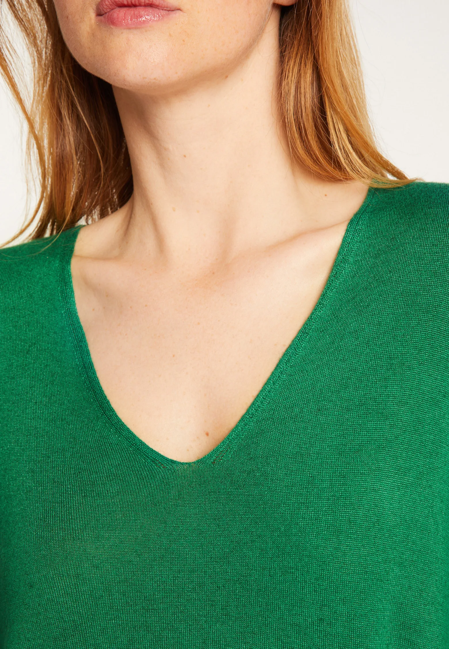Montagut Oversized V-neck T-shirt in bamboo cashmere fiber - Rica
