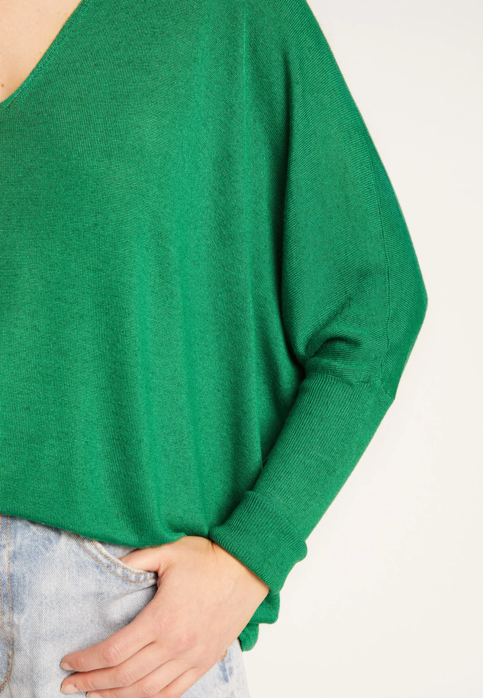 Montagut Oversized V-neck T-shirt in bamboo cashmere fiber - Rica