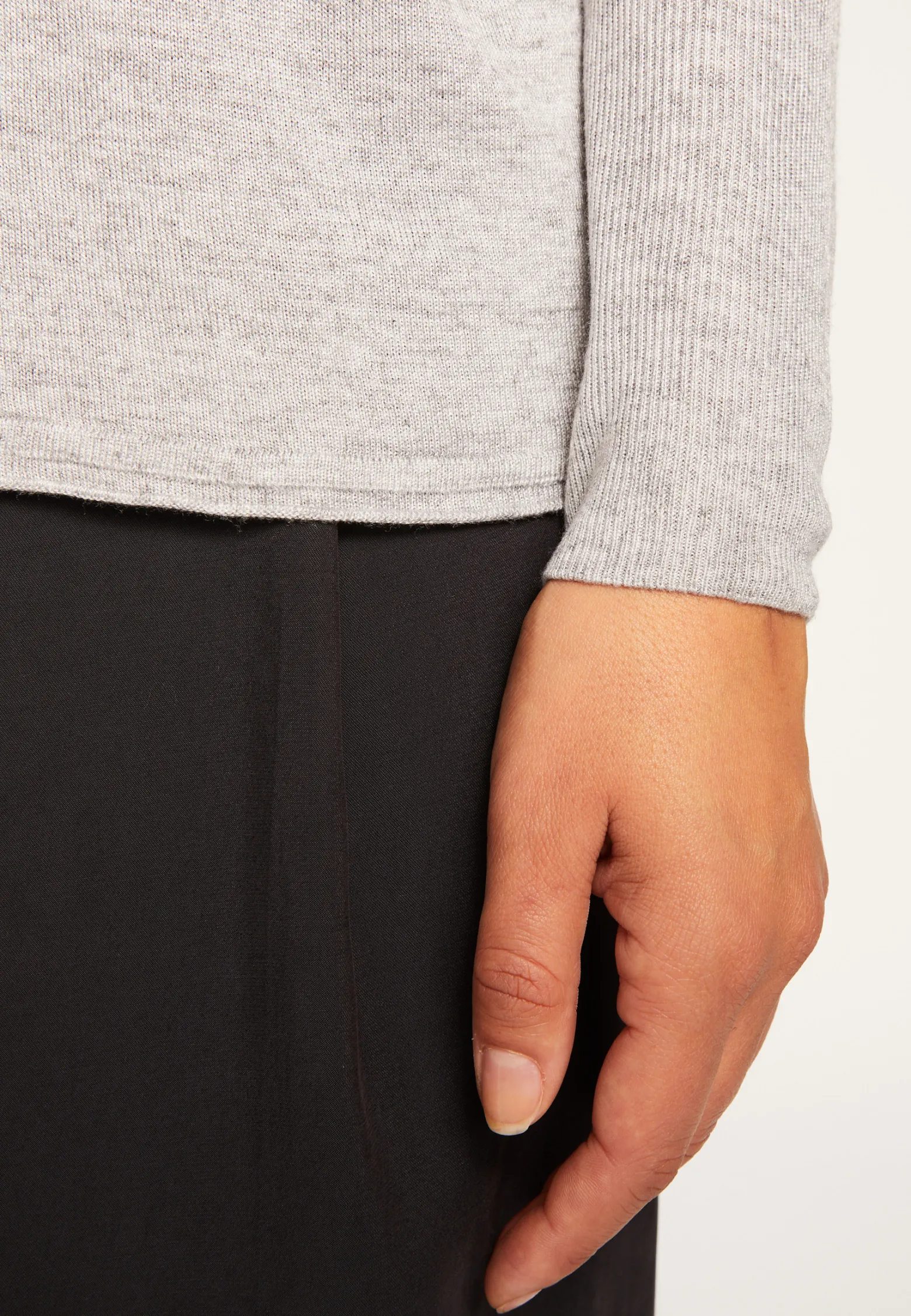 Montagut Oversized V-neck T-shirt in bamboo cashmere fiber - Rica