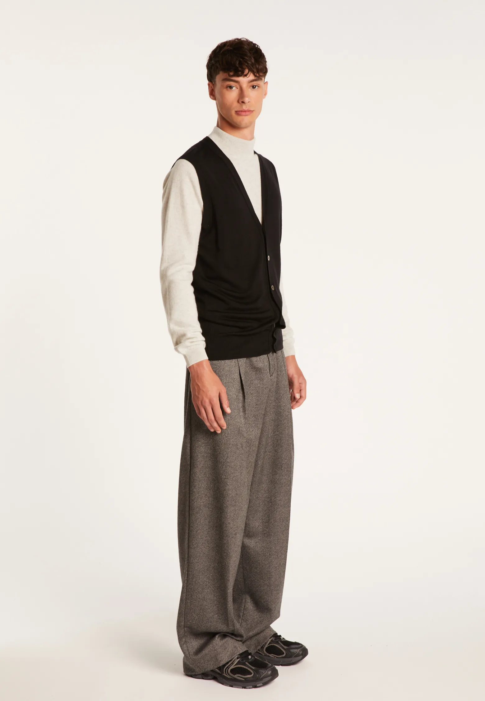 Montagut Sleeveless cardigan with logo in merino wool - Ernardo