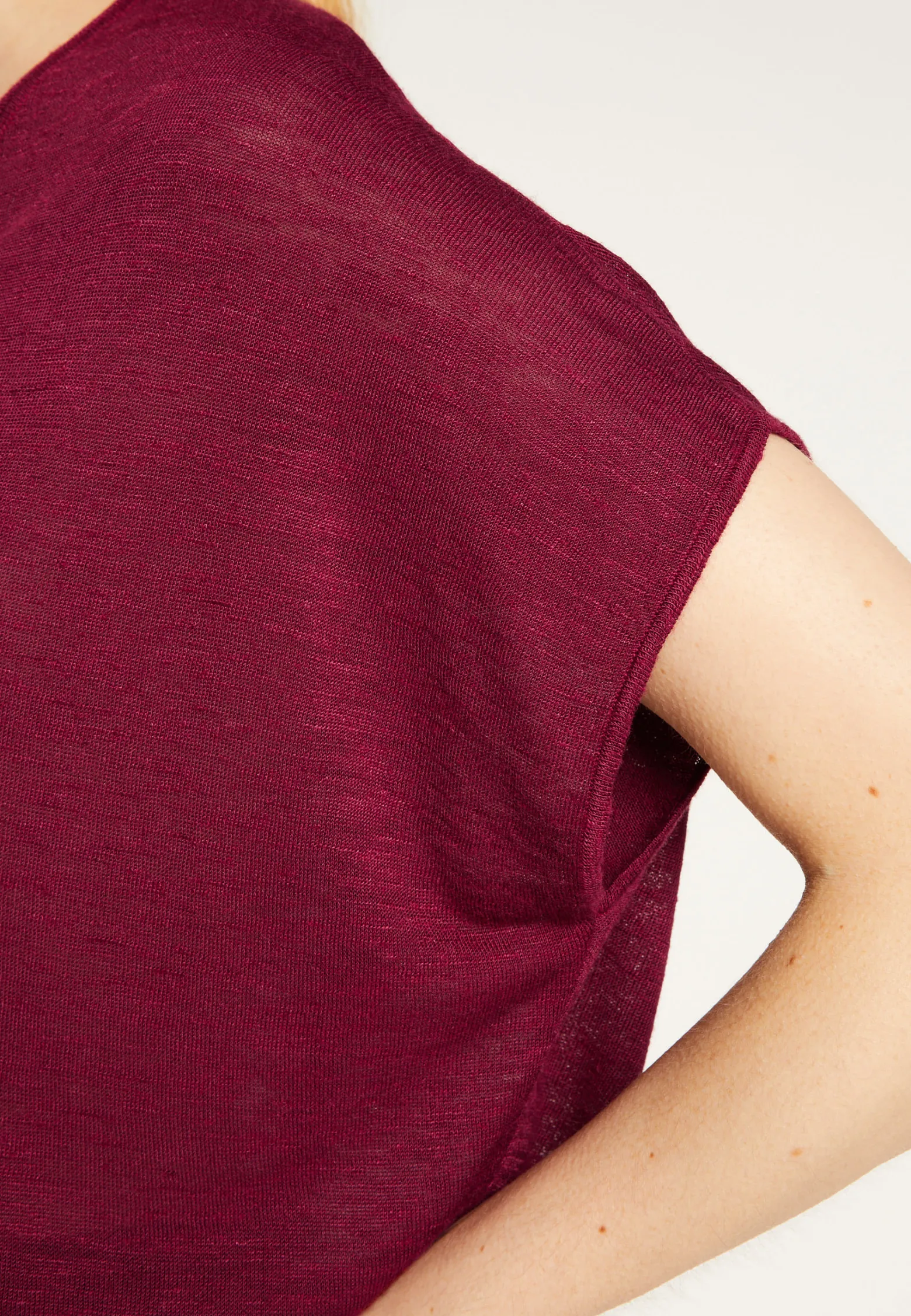 Montagut Slub linen V-neck T-shirt - Larra