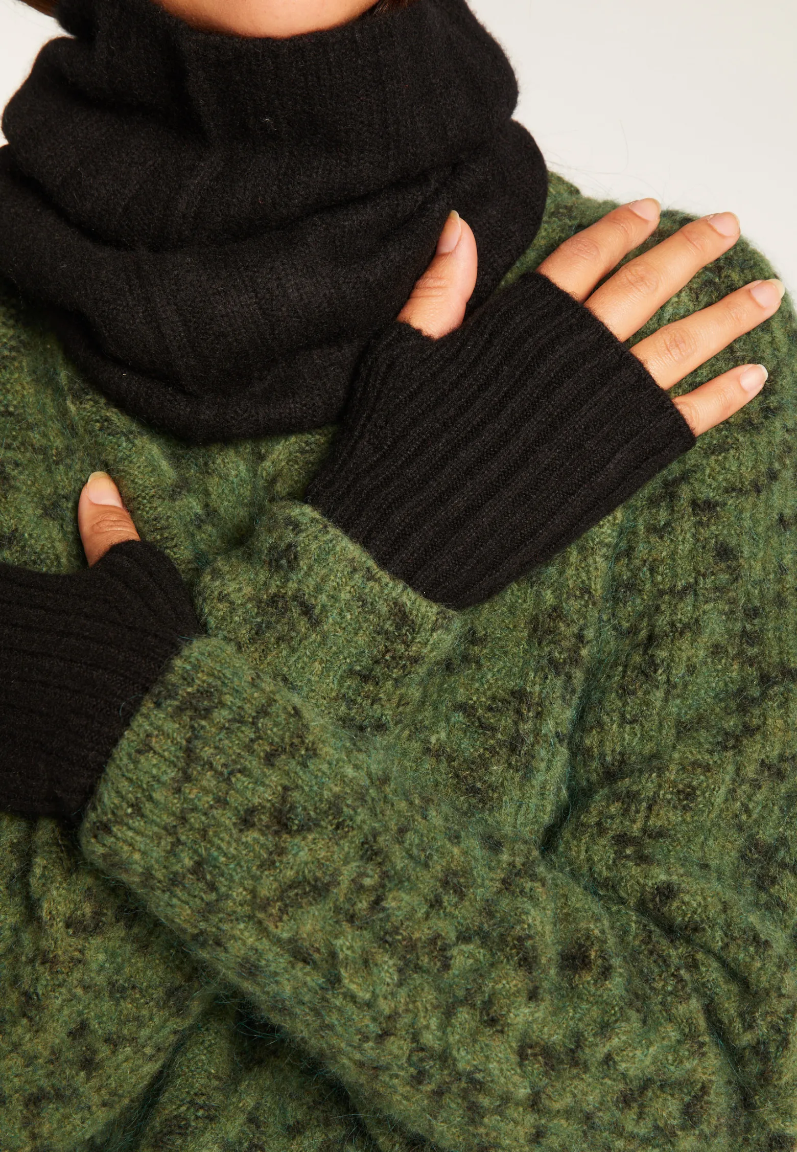 Montagut Unisex Cashmere Mittens - Lena
