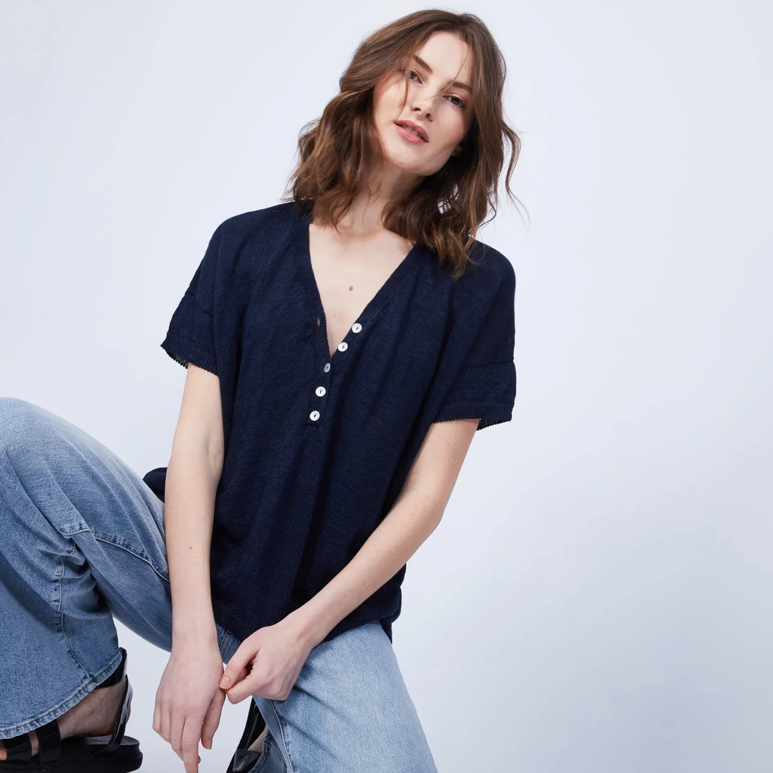 Montagut V-neck button-up linen T-shirt - MAATI