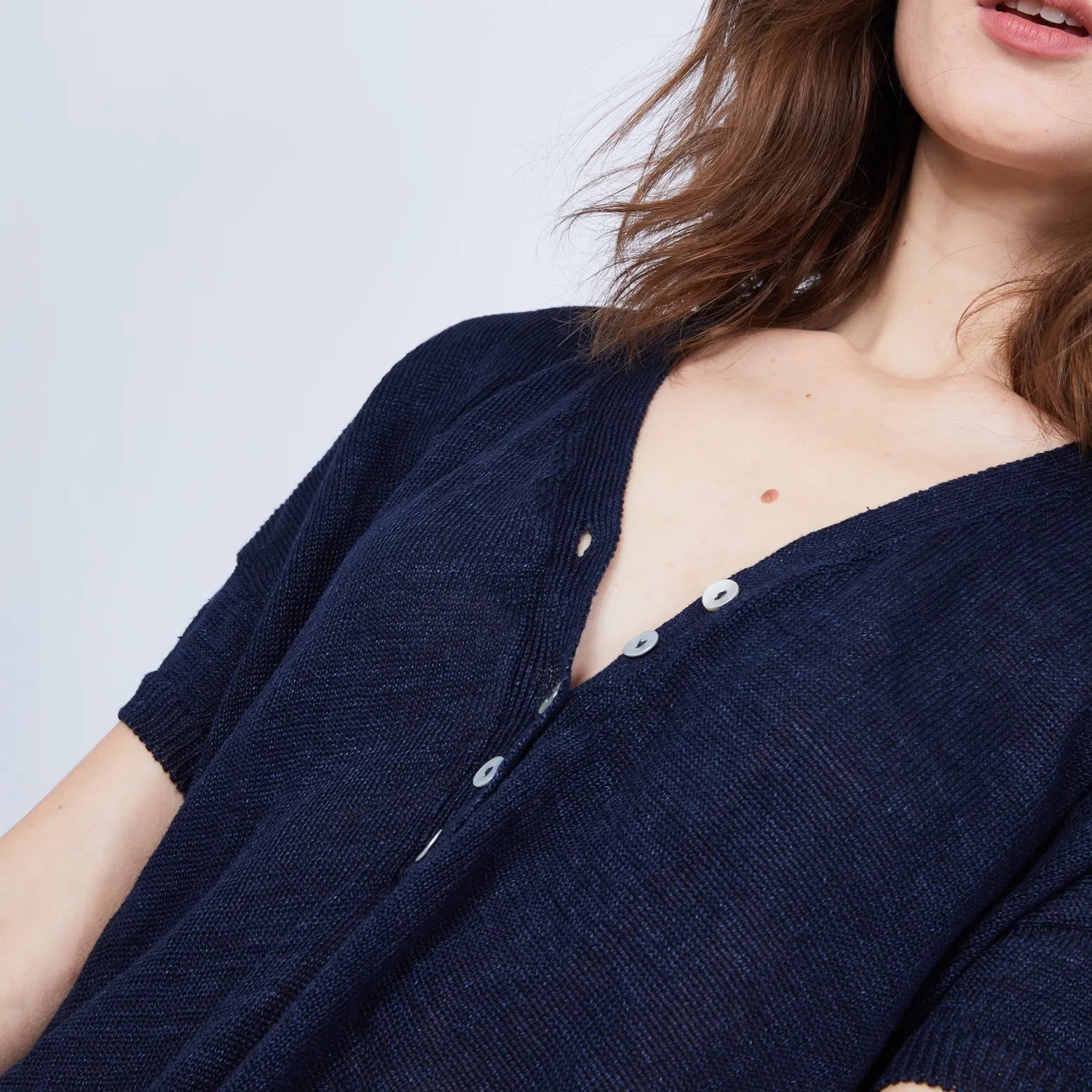 Montagut V-neck button-up linen T-shirt - MAATI
