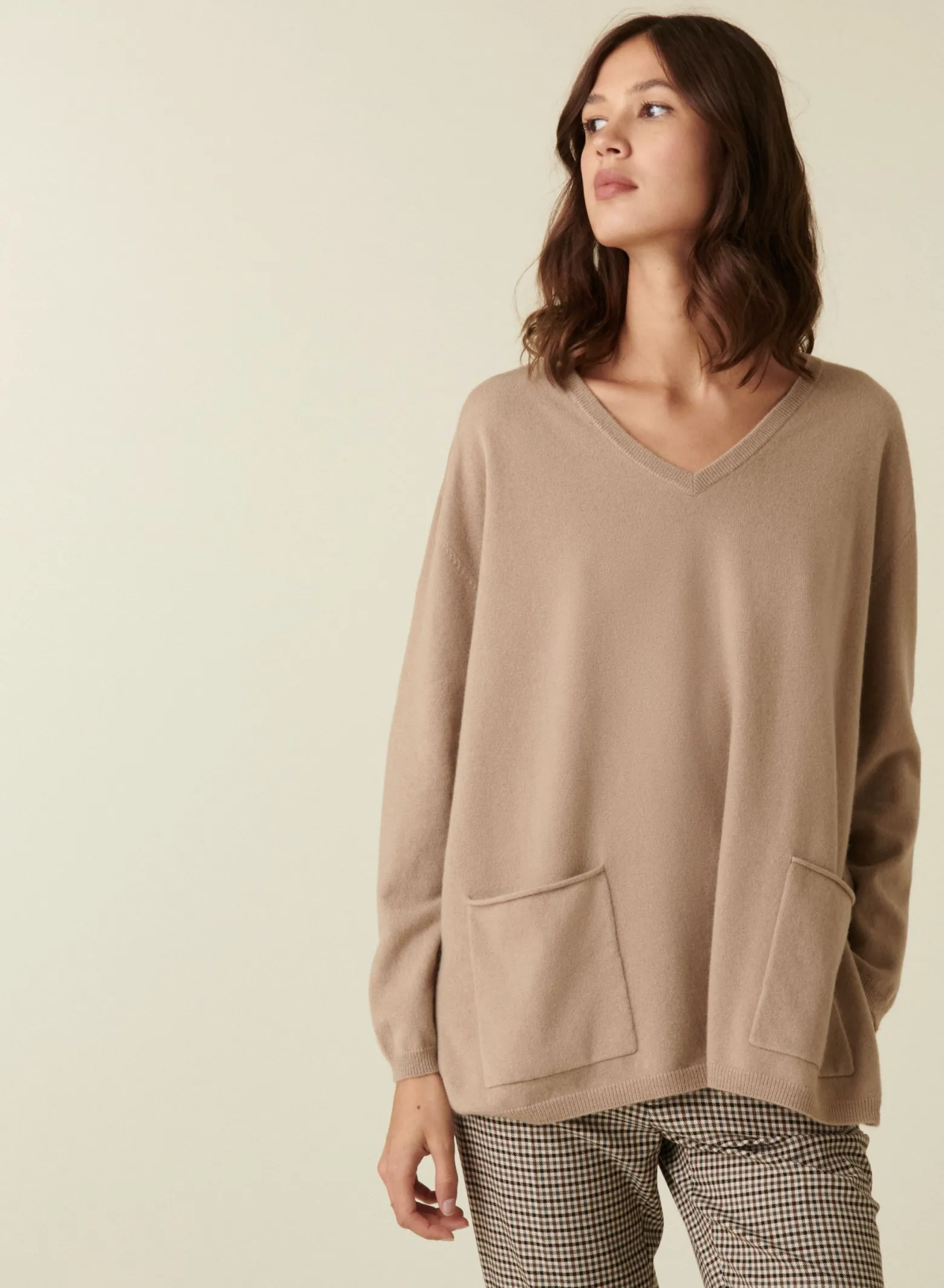 Montagut V-neck cashmere sweater with side slits - Accacia