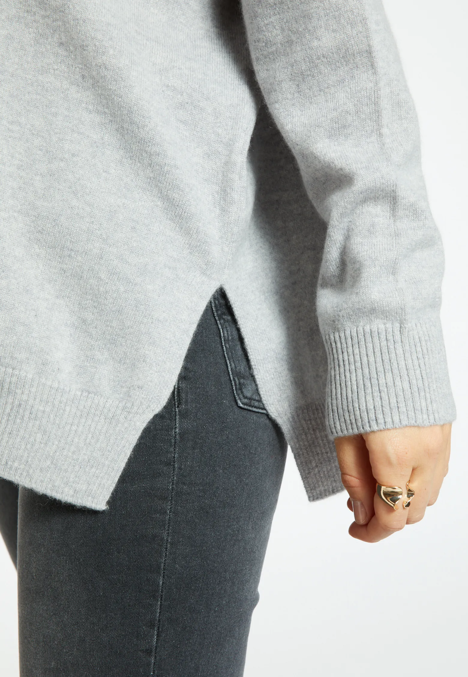 Montagut V-neck cashmere sweater with slits - Brendao