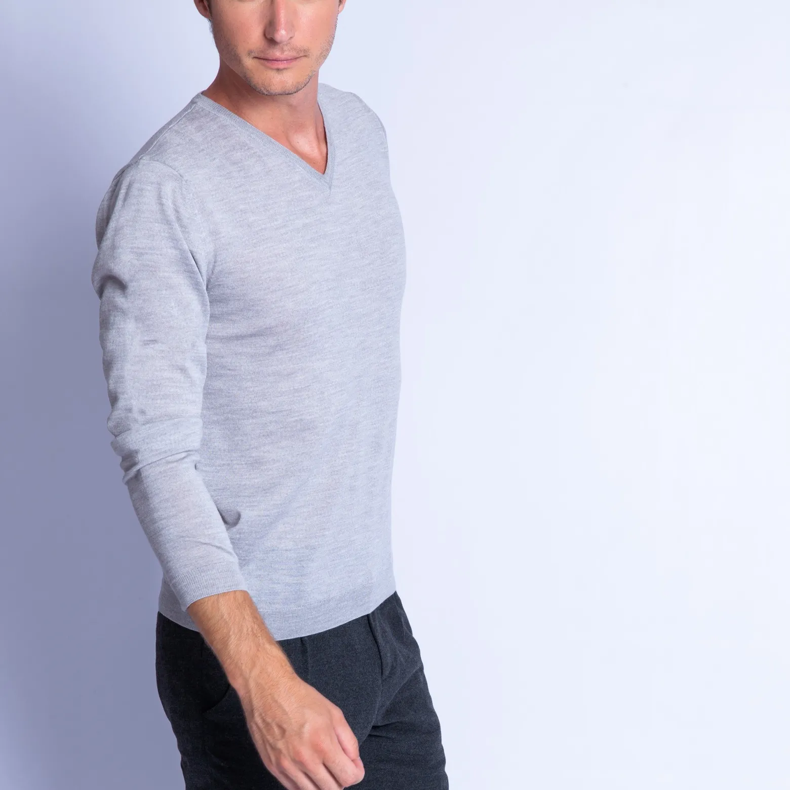 Montagut V-neck jumper in merino wool - Elmo