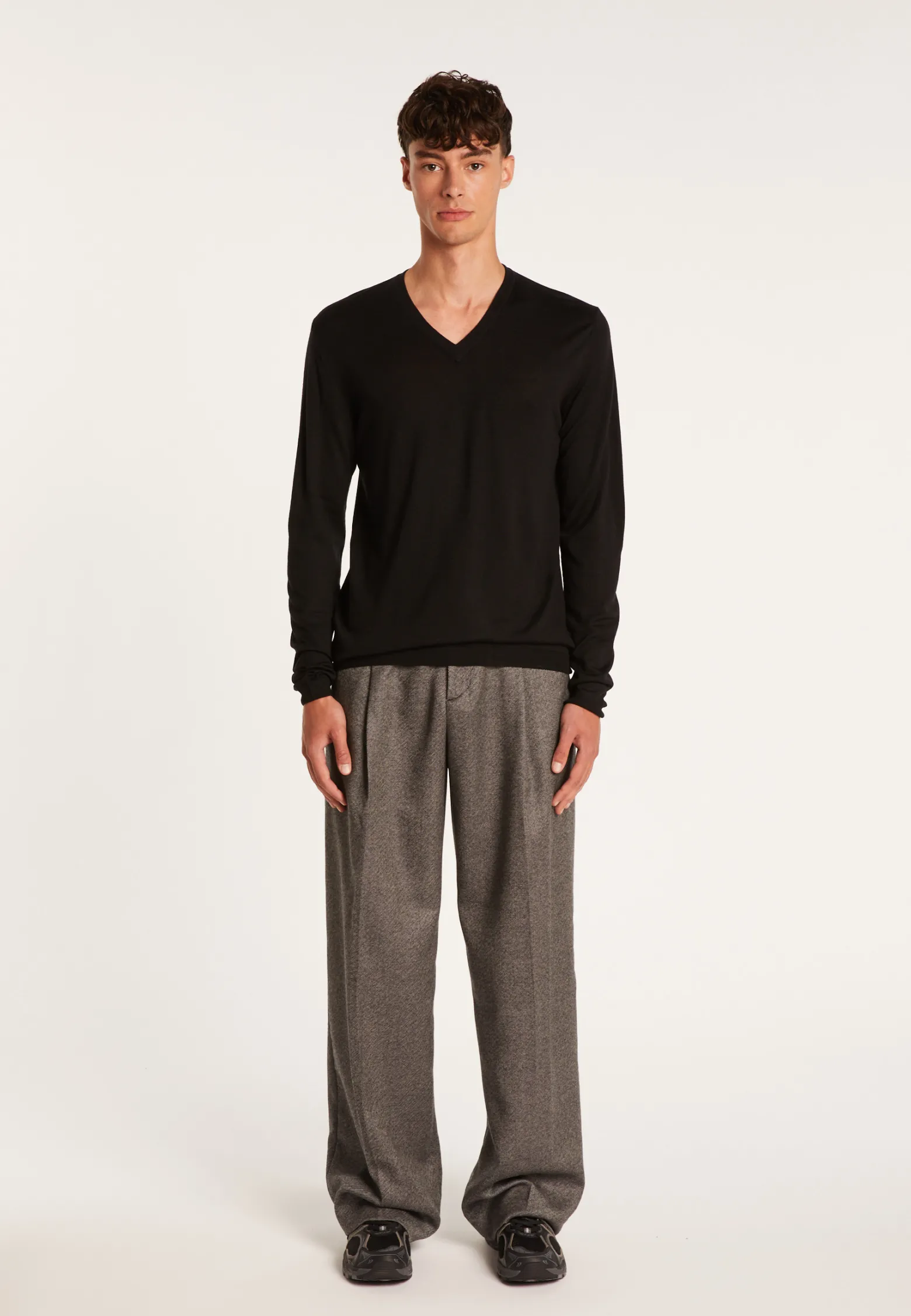 Montagut V-neck jumper in merino wool - Elmo