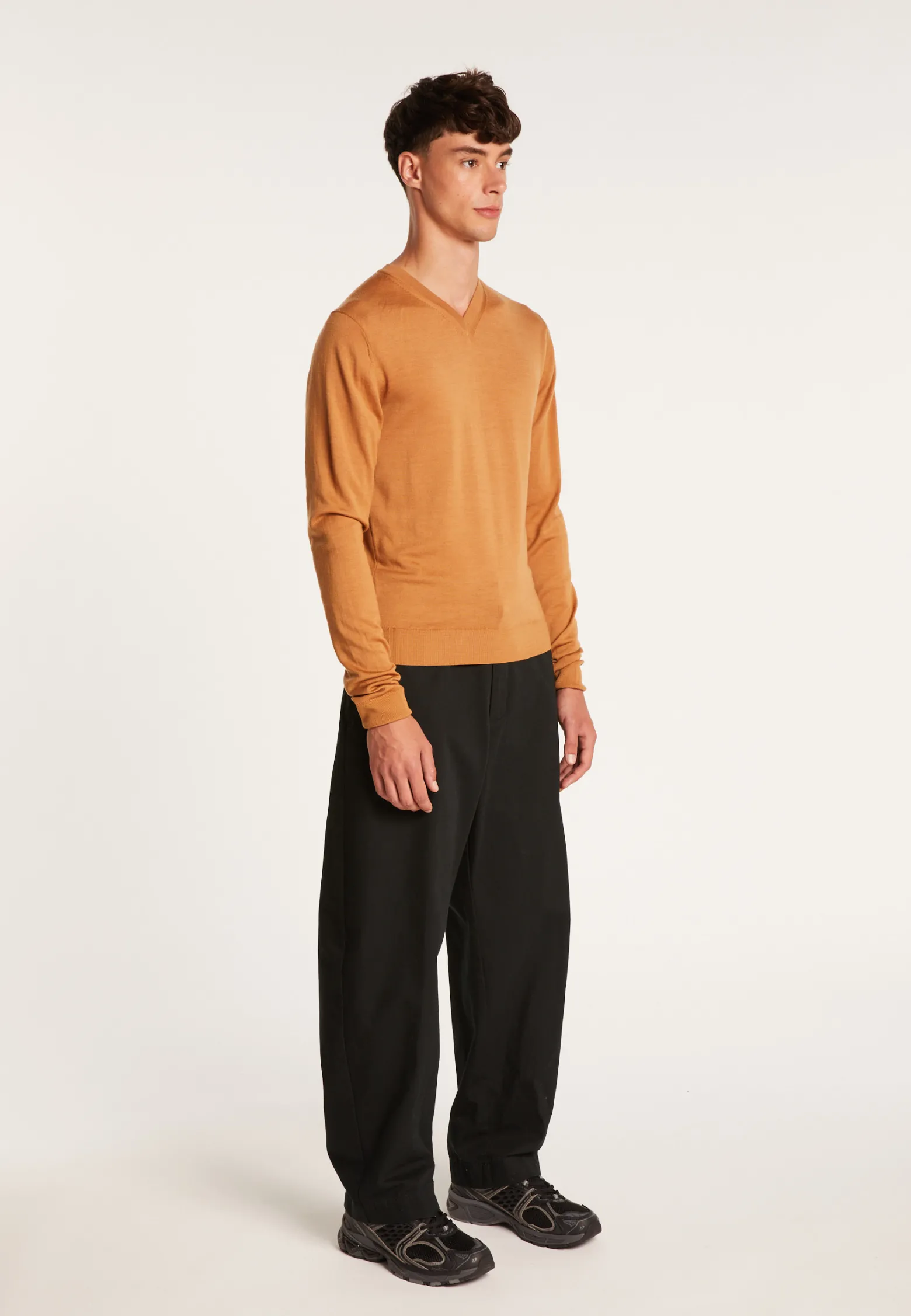 Montagut V-neck jumper in merino wool - Elmo