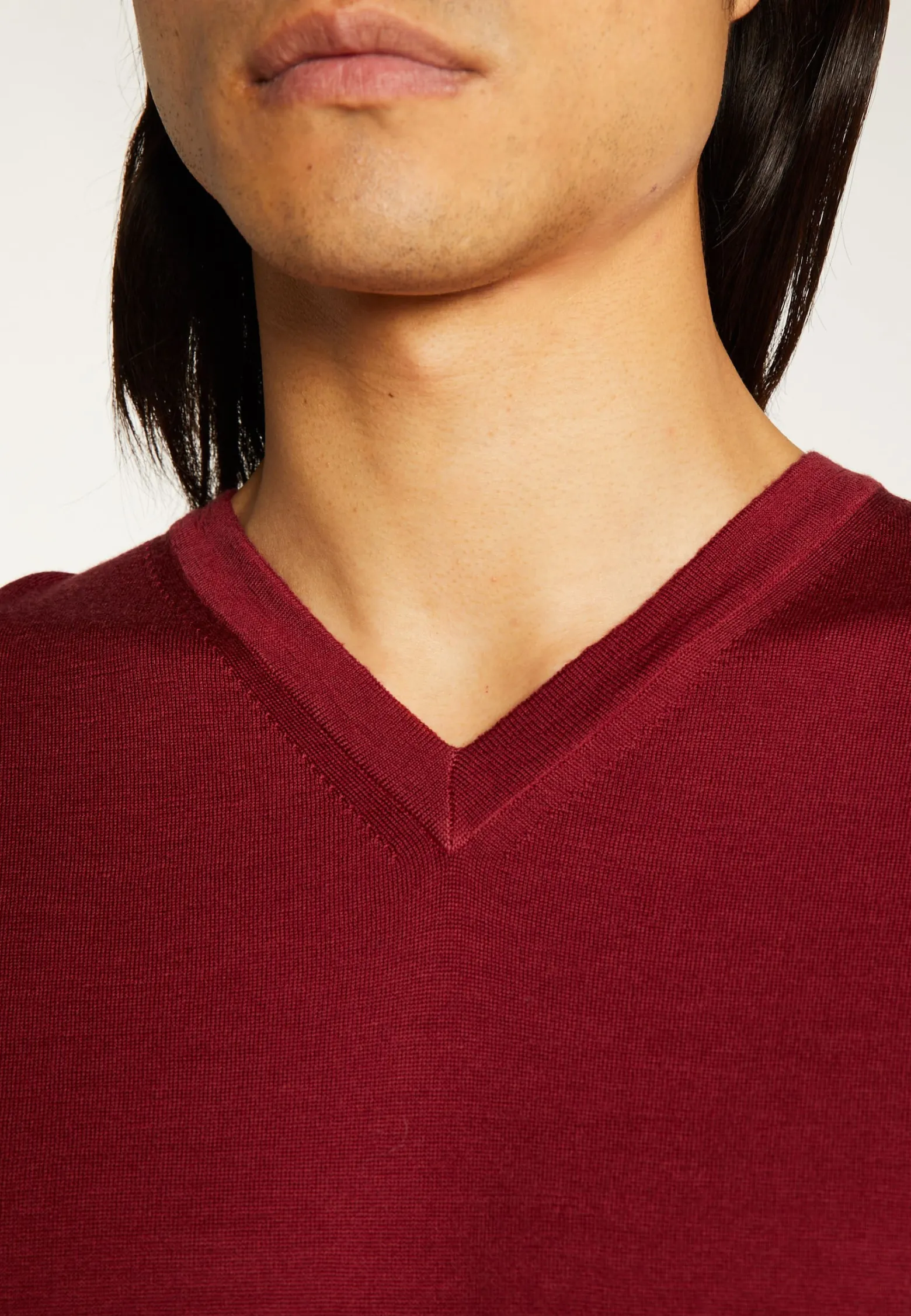 Montagut V-neck jumper in merino wool - Elmo