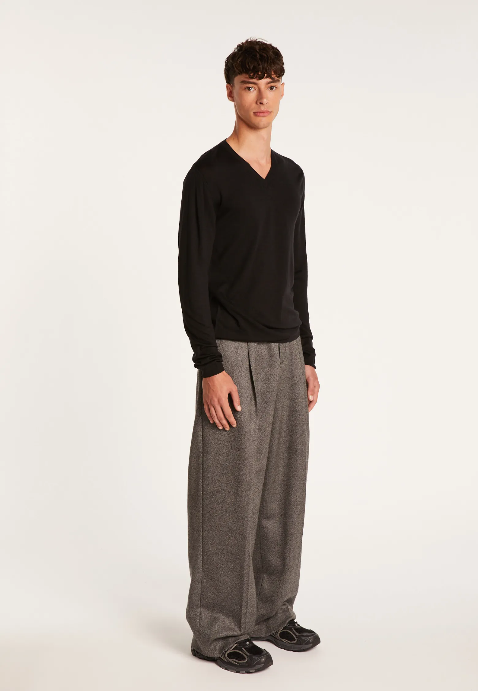 Montagut V-neck jumper in merino wool - Elmo