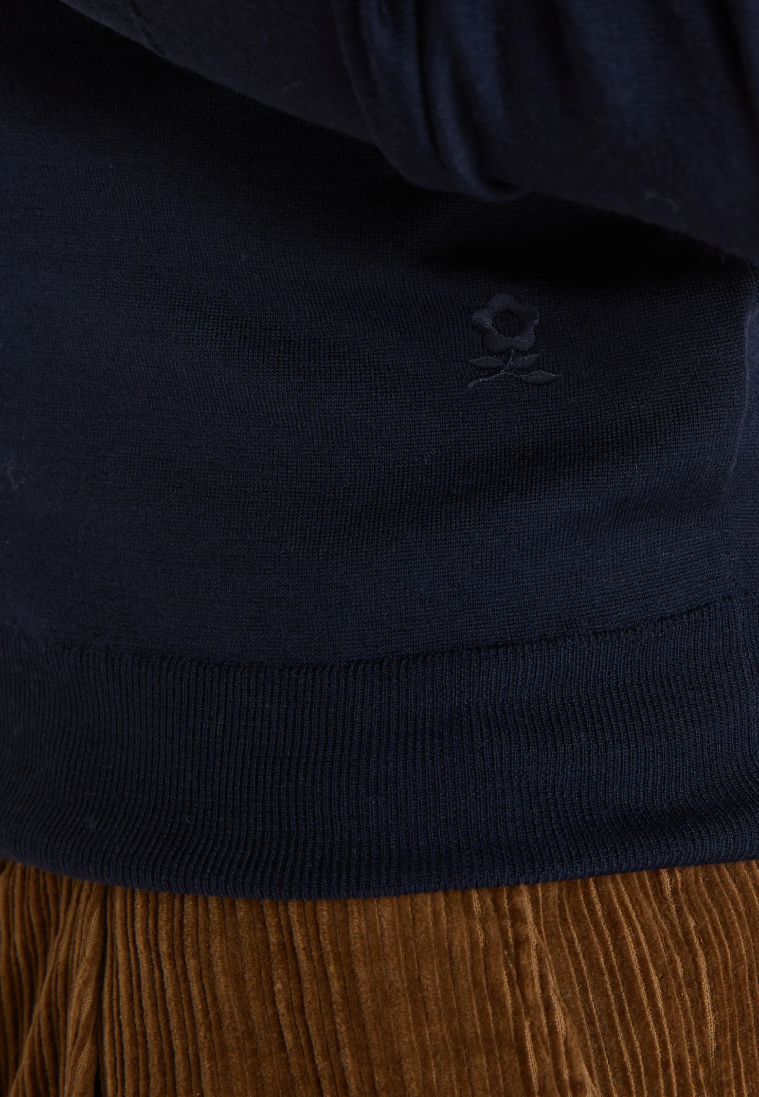 Montagut V-neck jumper in merino wool - Elmo