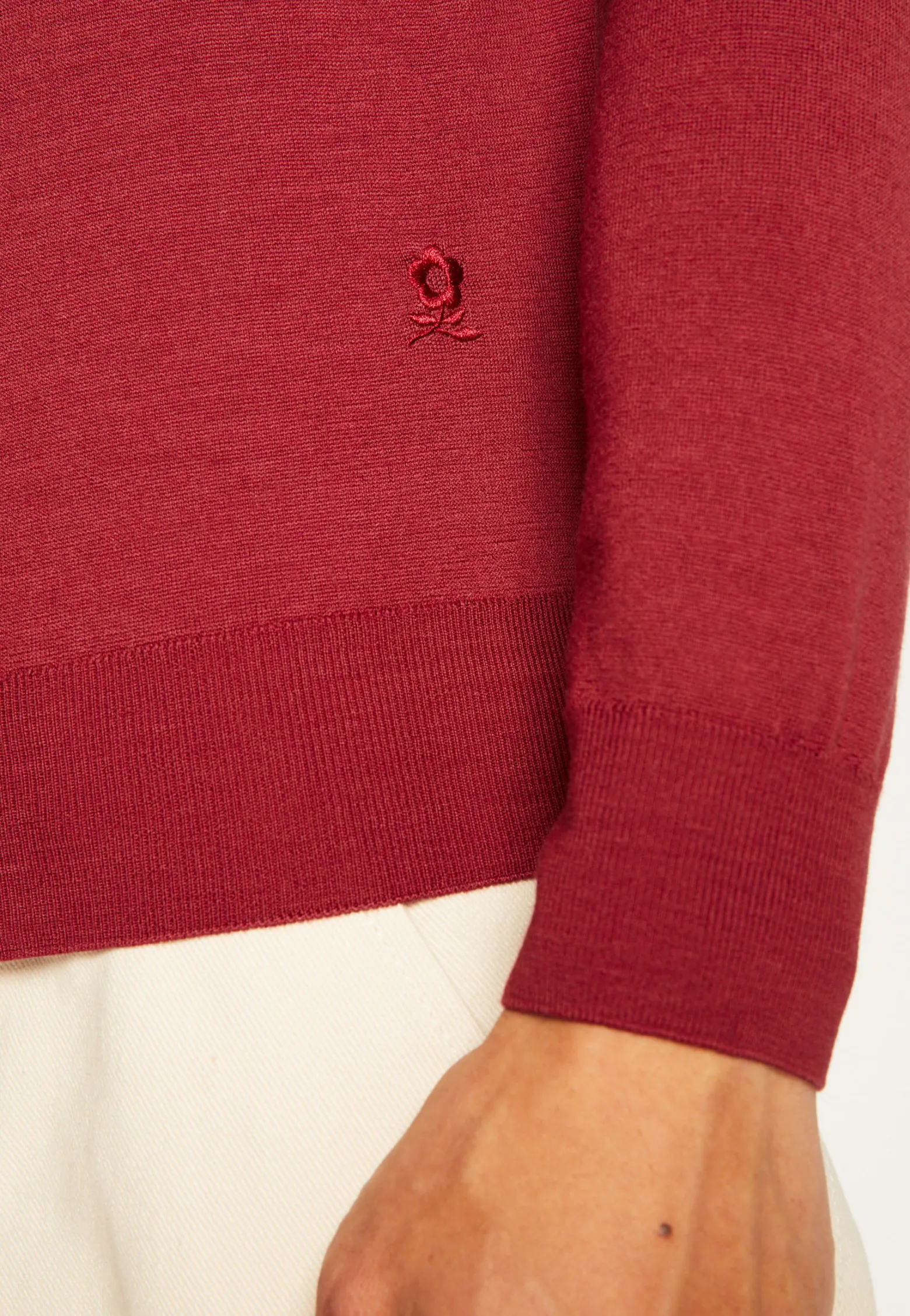 Montagut V-neck jumper in merino wool - Elmo