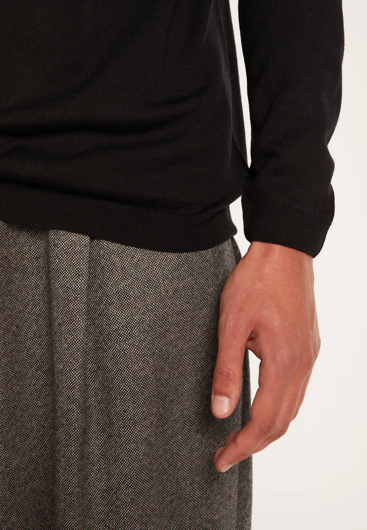 Montagut V-neck jumper in merino wool - Elmo