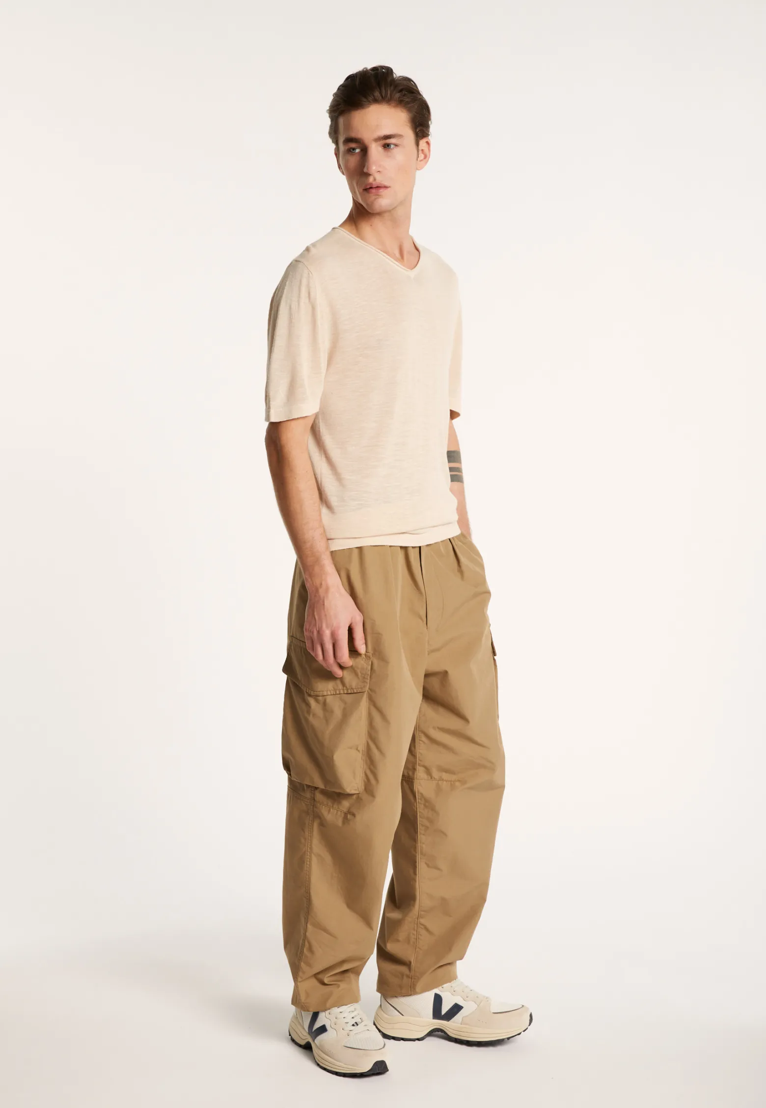 Montagut V-neck t-shirt in flamed linen - Reuben