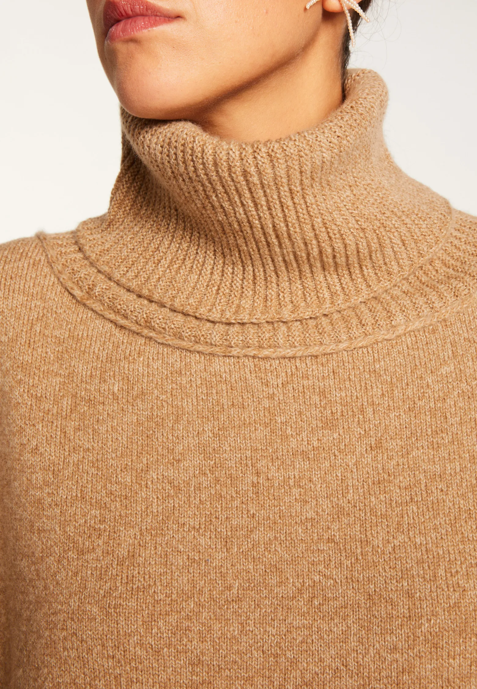 Montagut Wool and cashmere turtleneck sweater - Clara